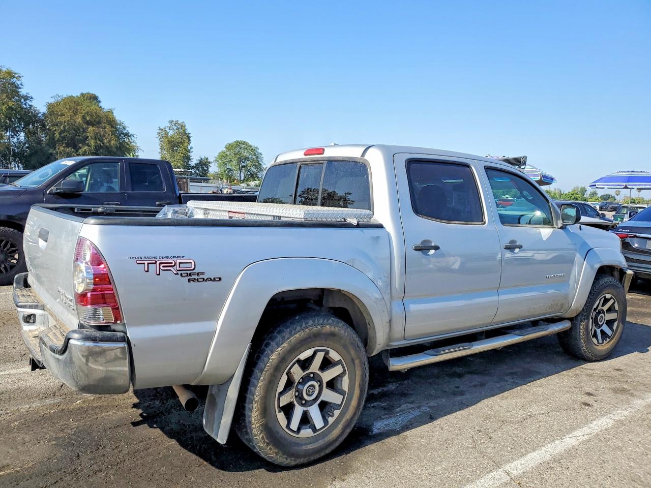 2010 Toyota Tacoma Double Cab Prerunner Silver vin: 3TMJU4GN6AM100992