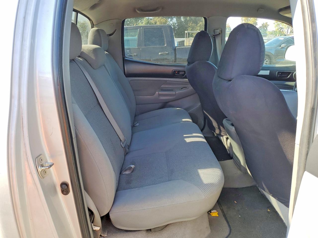 2010 Toyota Tacoma Double Cab Prerunner Silver vin: 3TMJU4GN6AM100992