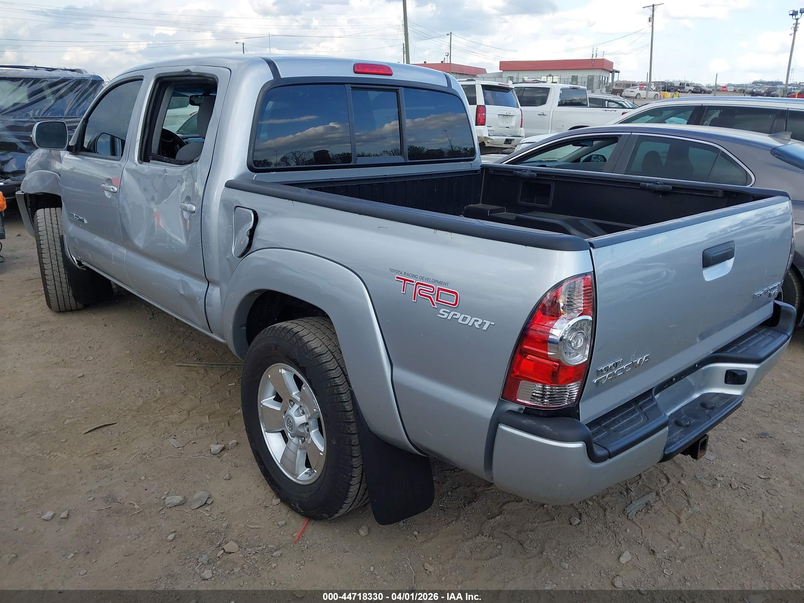 2011 Toyota Tacoma Prerunner V6 Silver vin: 3TMJU4GN6BM121889