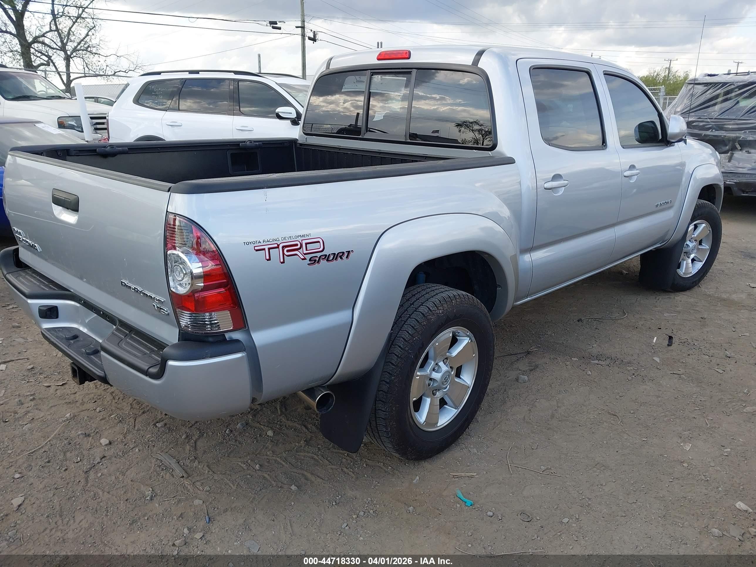 2011 Toyota Tacoma Prerunner V6 Silver vin: 3TMJU4GN6BM121889