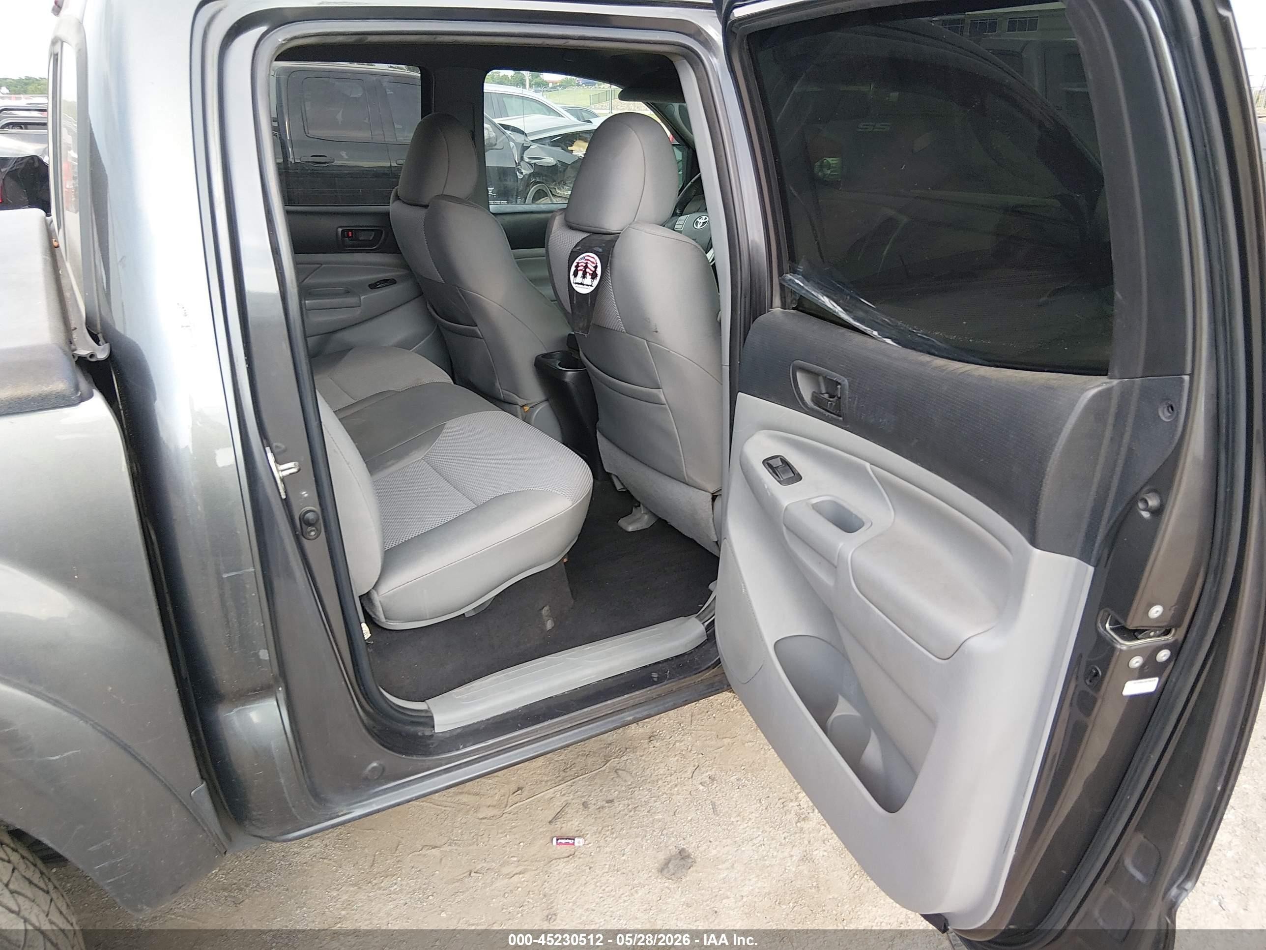 2013 Toyota Tacoma Prerunner V6 Gray vin: 3TMJU4GN6DM141773