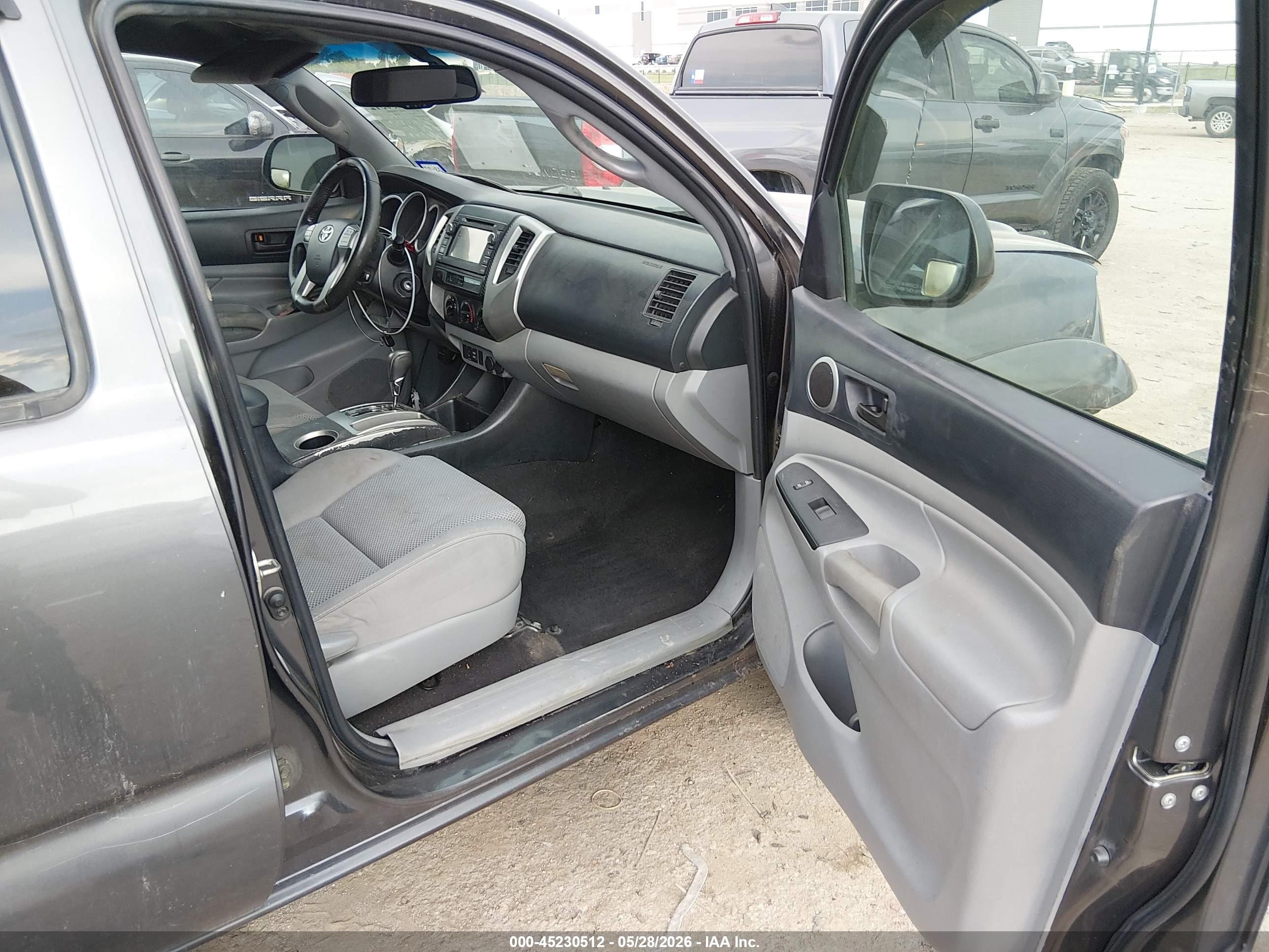 2013 Toyota Tacoma Prerunner V6 Gray vin: 3TMJU4GN6DM141773