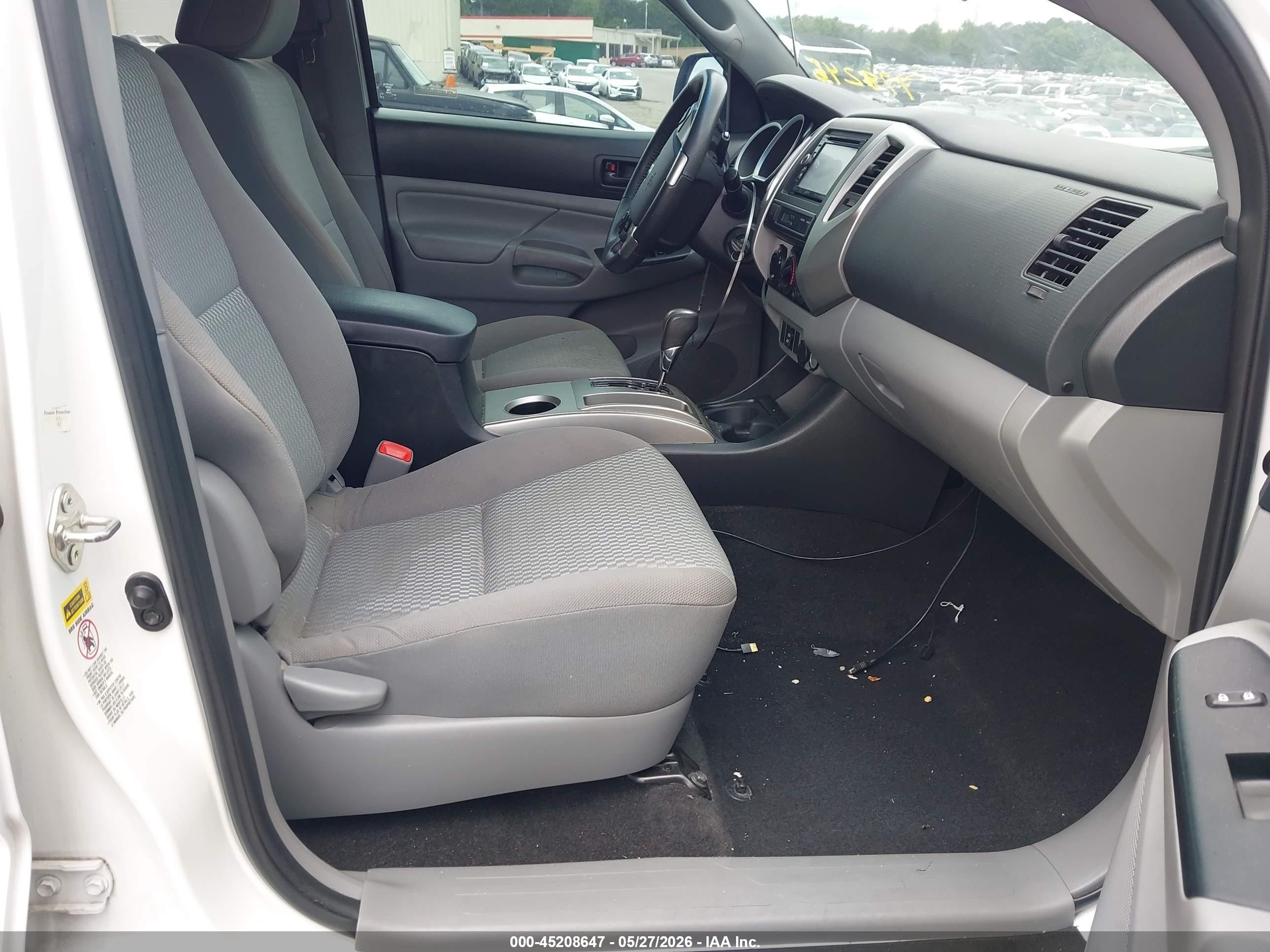 2014 Toyota Tacoma Prerunner V6 White vin: 3TMJU4GN7EM173245