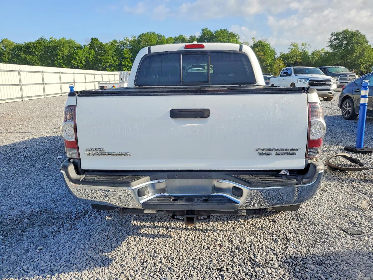 2010 Toyota Tacoma Prerunner V6 White vin: 3TMJU4GN8AM102632