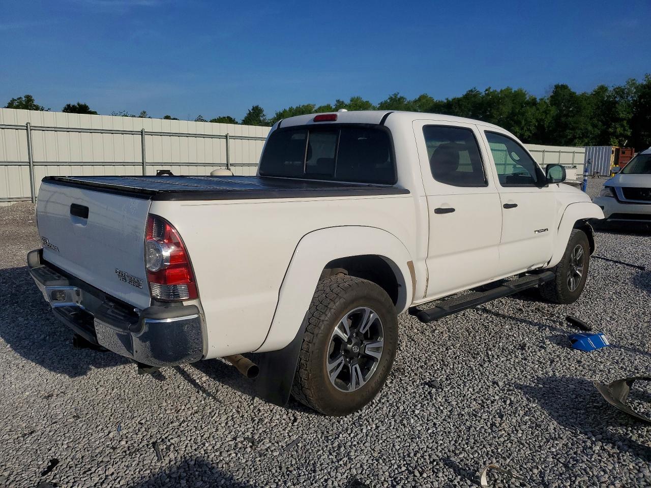2010 Toyota Tacoma Prerunner V6 White vin: 3TMJU4GN8AM102632