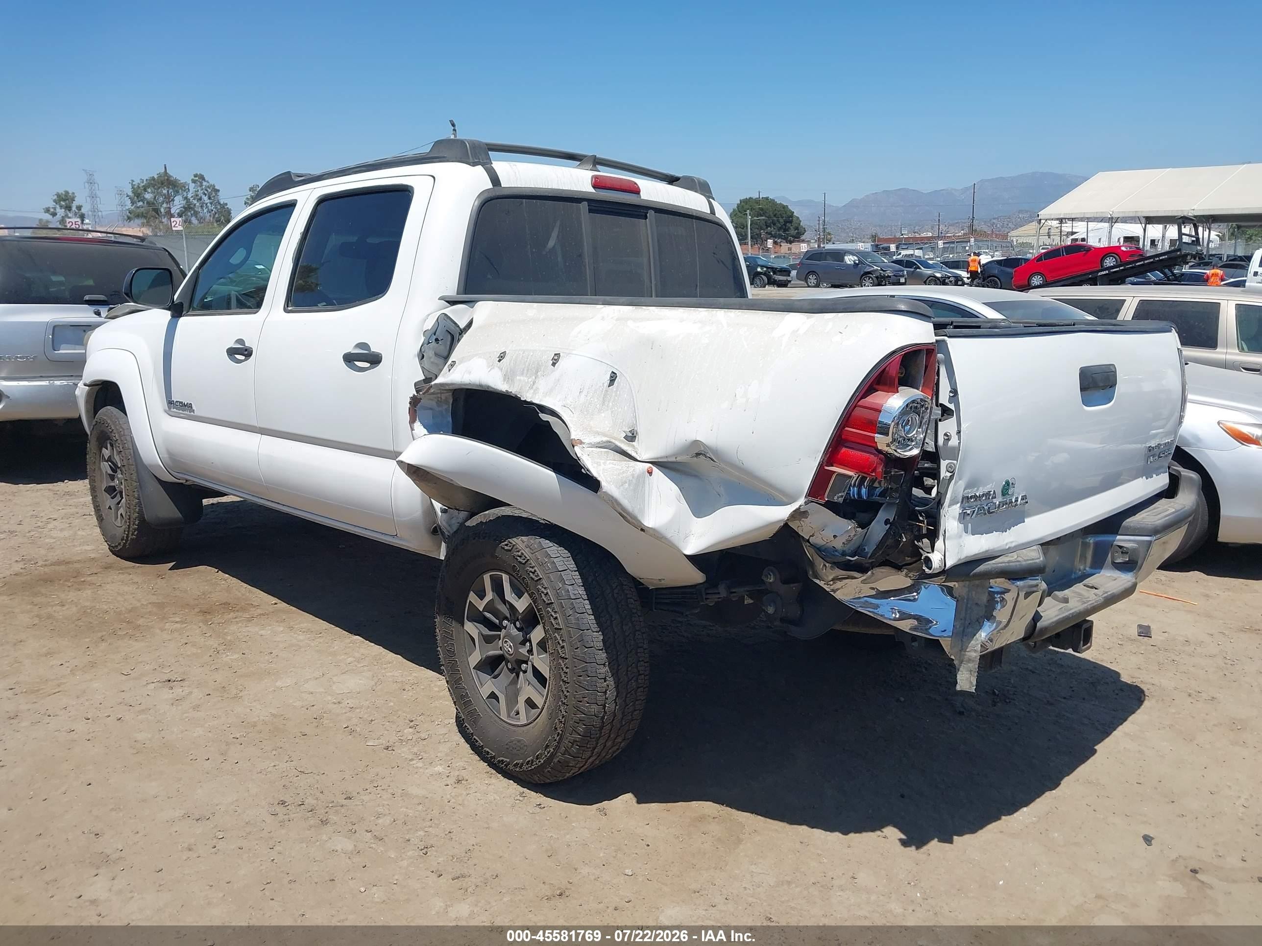 2012 Toyota Tacoma Prerunner V6 White vin: 3TMJU4GN8CM130417