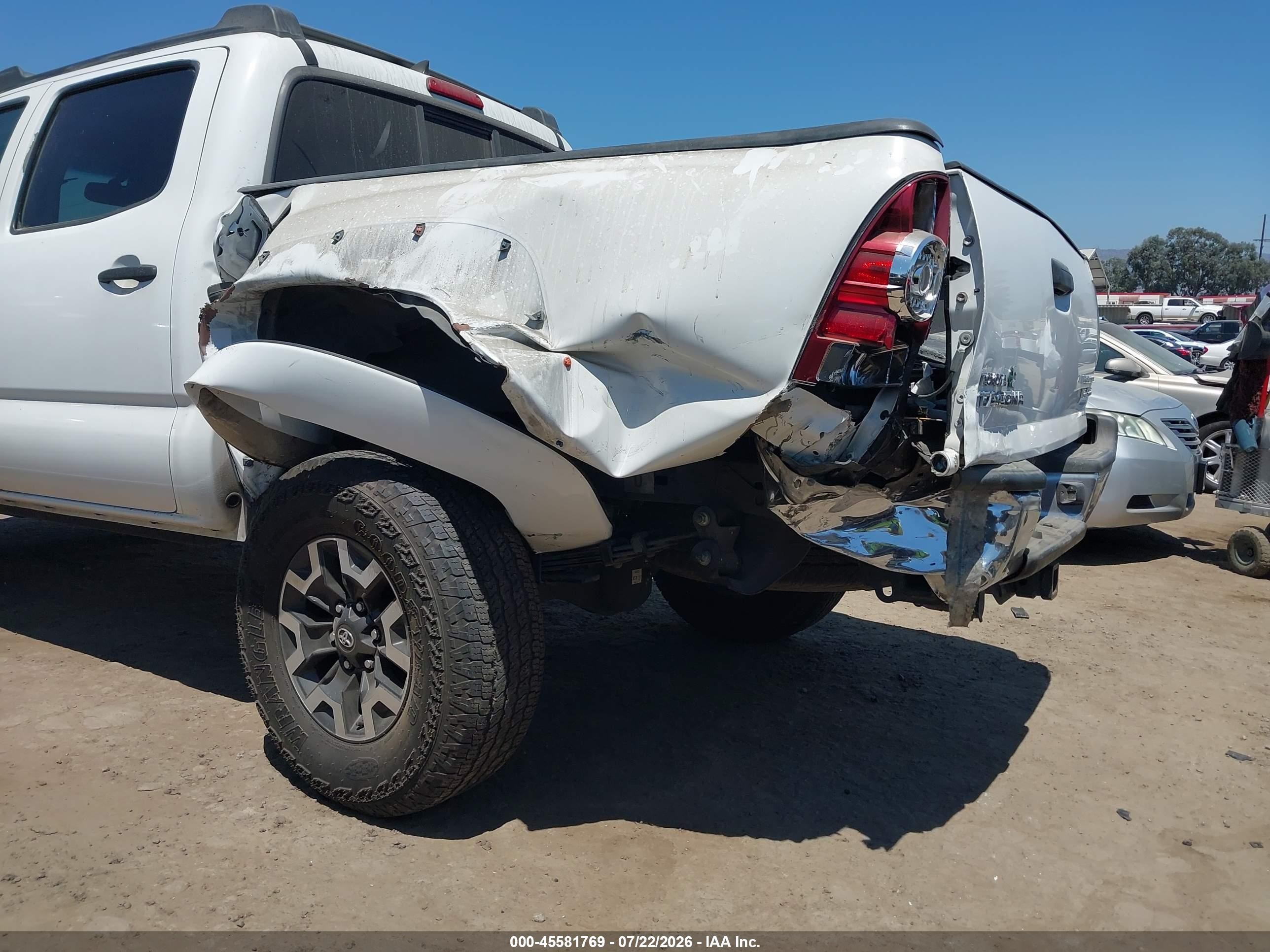 2012 Toyota Tacoma Prerunner V6 White vin: 3TMJU4GN8CM130417