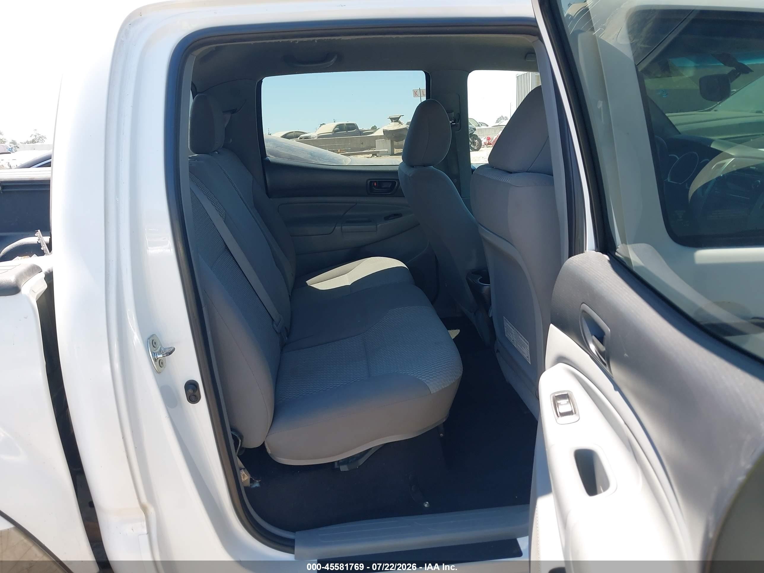 2012 Toyota Tacoma Prerunner V6 White vin: 3TMJU4GN8CM130417