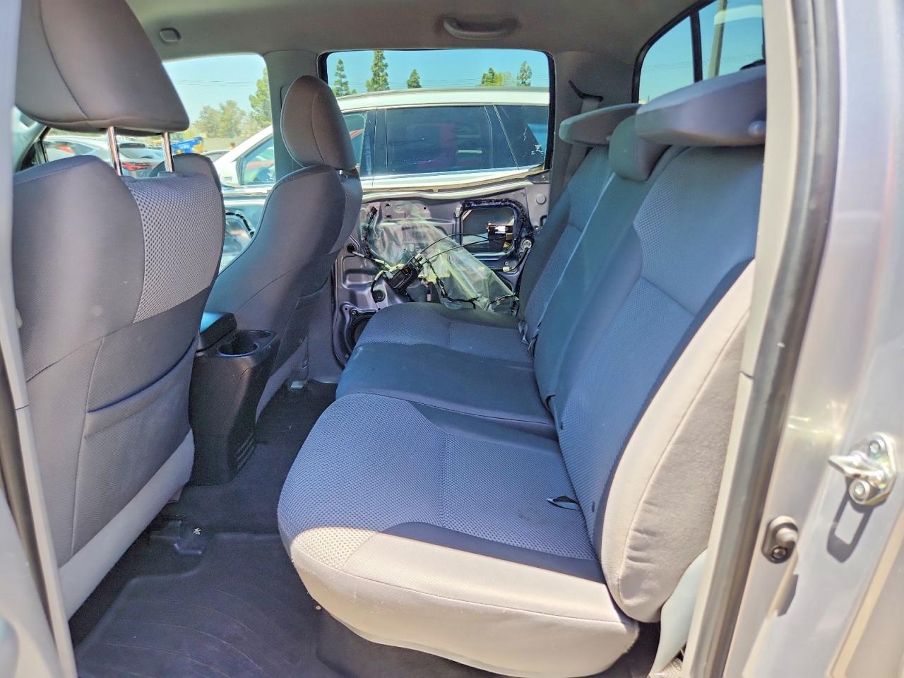 2015 Toyota Tacoma Double Cab Prerunner Silver vin: 3TMJU4GN8FM187303