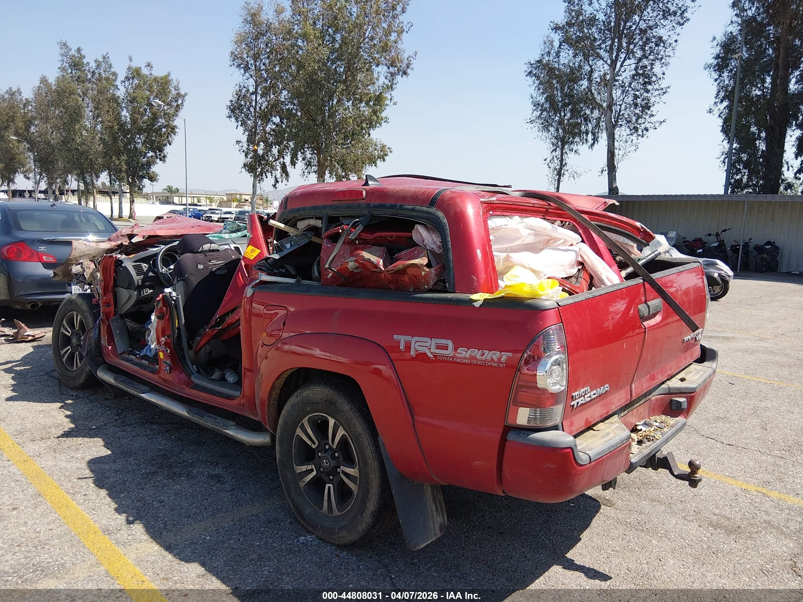 2015 Toyota Tacoma Prerunner V6 Red vin: 3TMJU4GN9FM178240