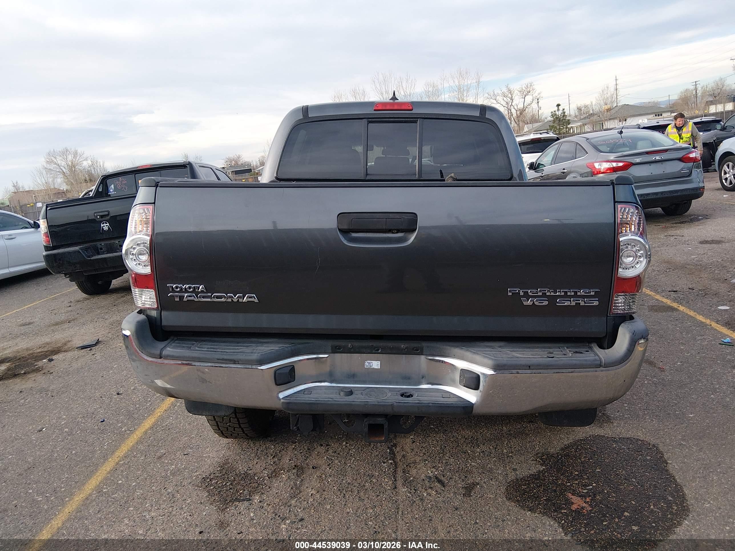 2015 Toyota Tacoma Prerunner V6 Gray vin: 3TMJU4GN9FM179971