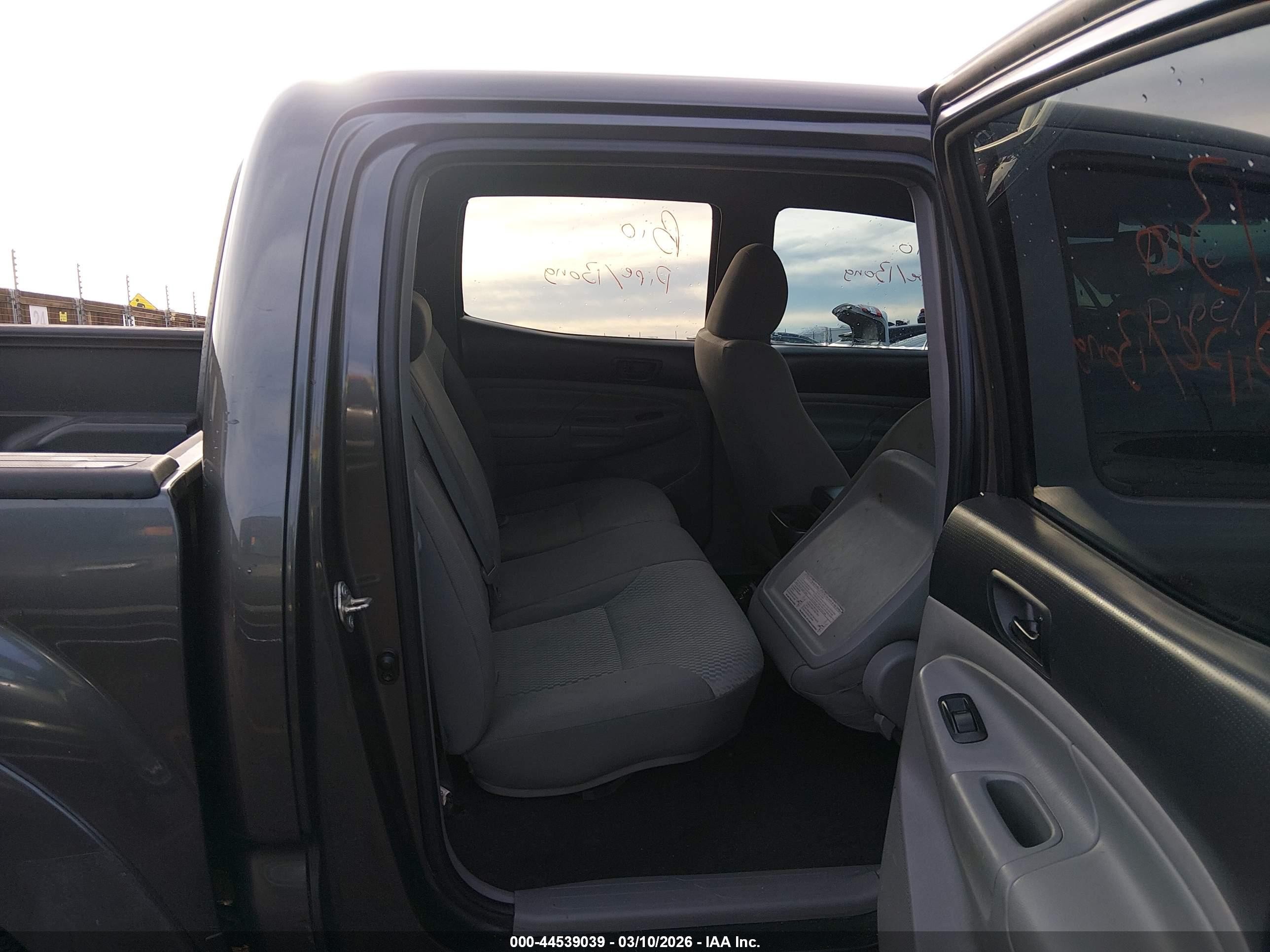 2015 Toyota Tacoma Prerunner V6 Gray vin: 3TMJU4GN9FM179971