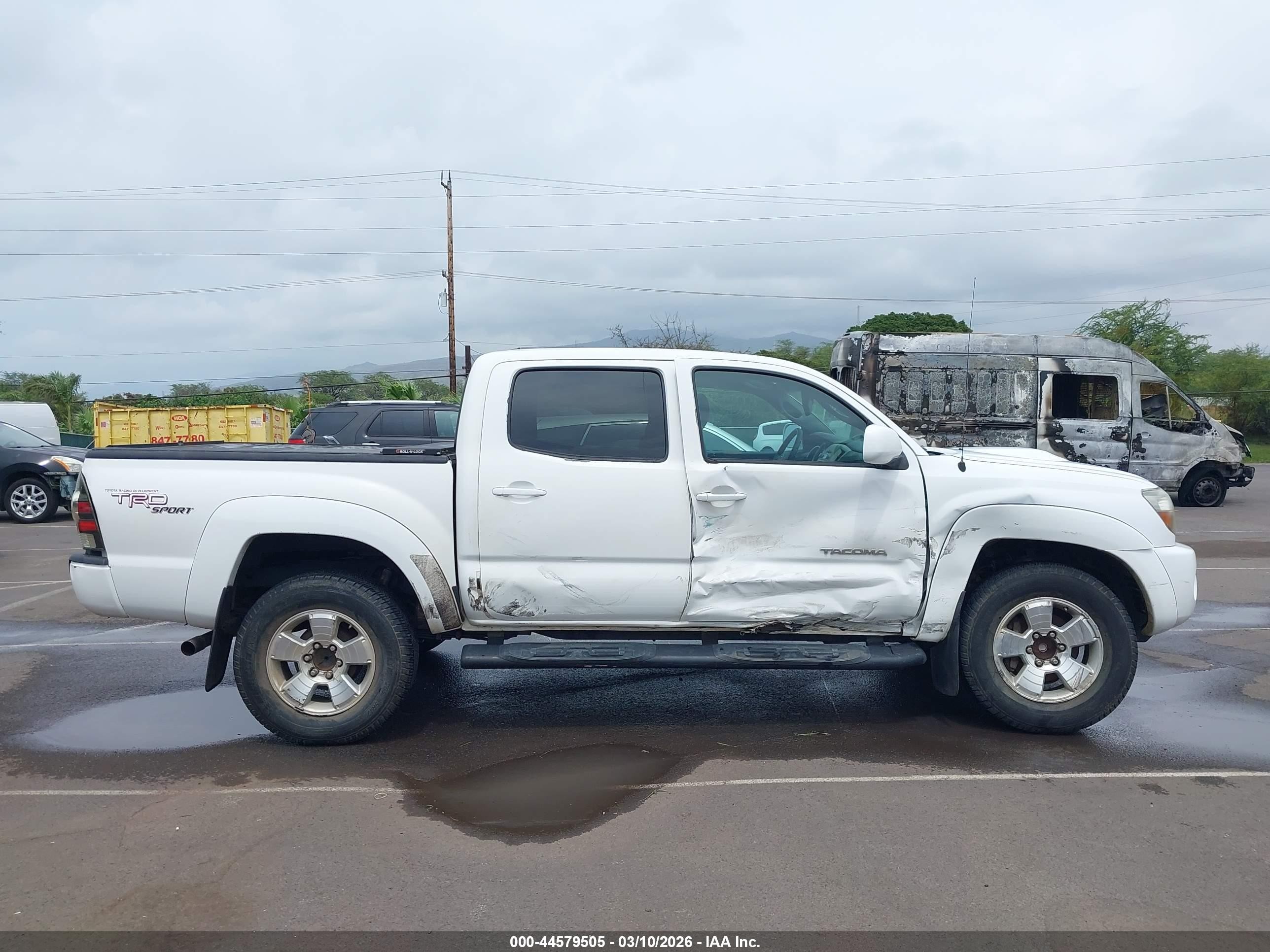 2011 Toyota Tacoma Prerunner V6 White vin: 3TMJU4GNXBM122141