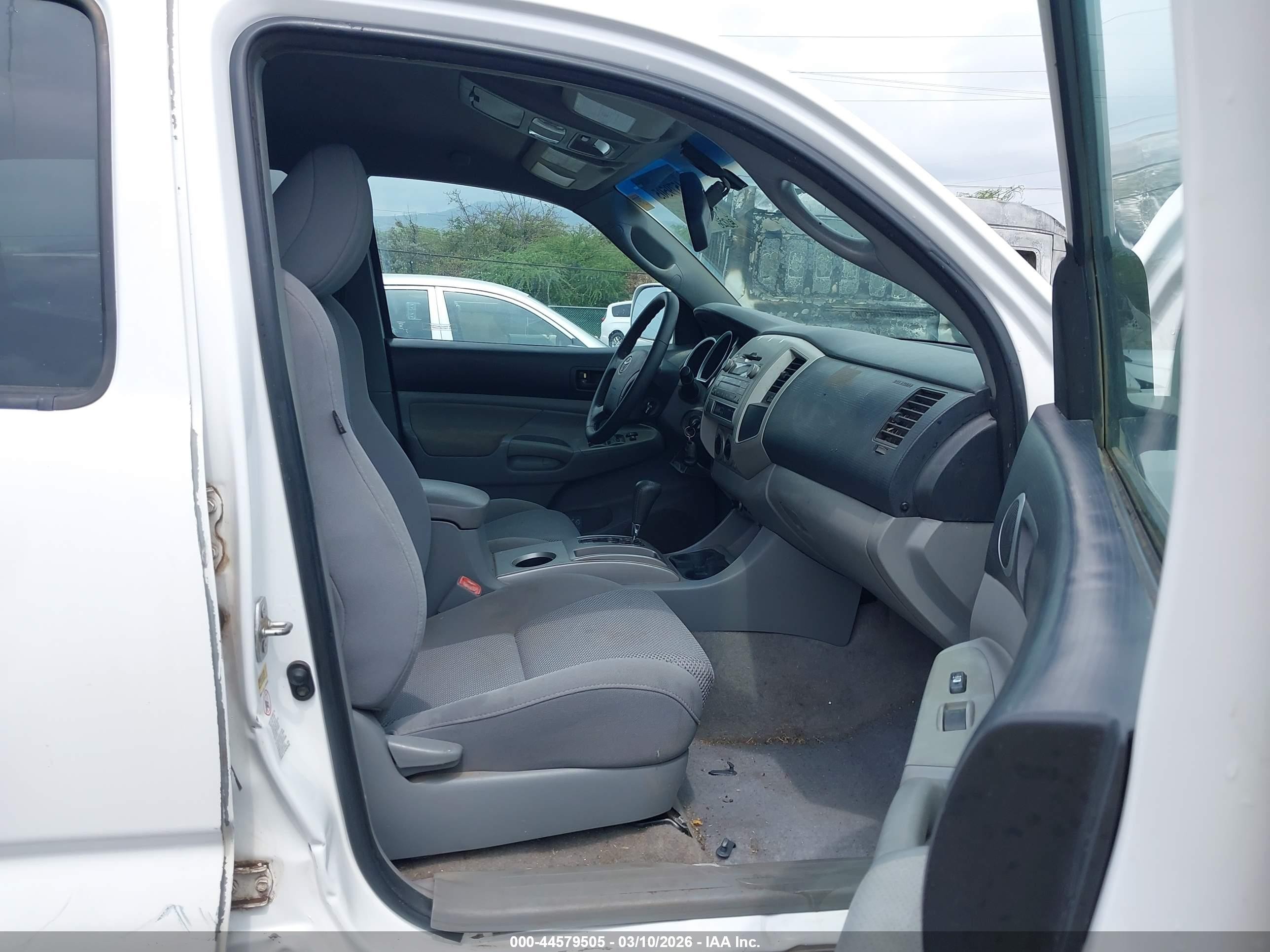 2011 Toyota Tacoma Prerunner V6 White vin: 3TMJU4GNXBM122141