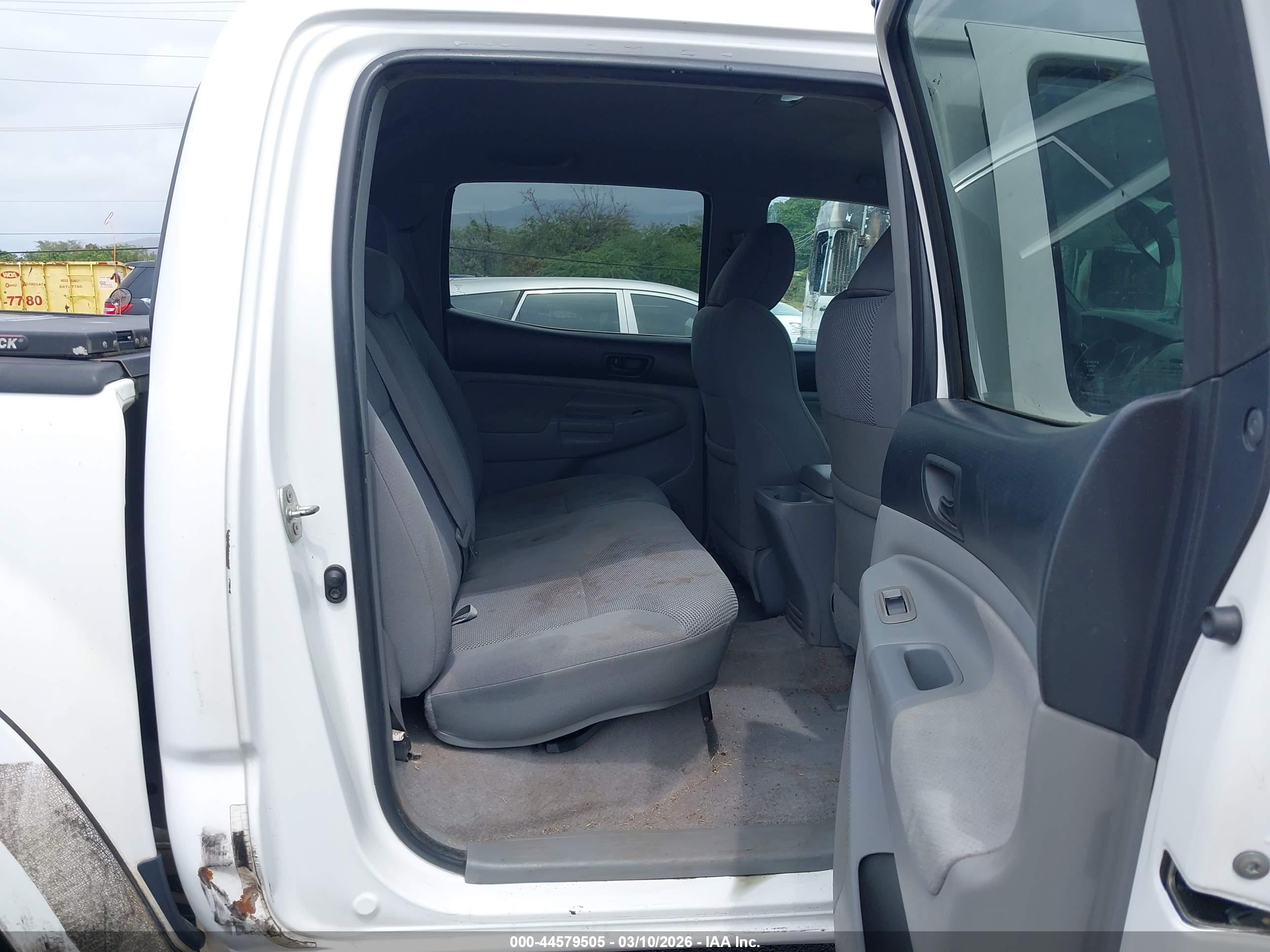 2011 Toyota Tacoma Prerunner V6 White vin: 3TMJU4GNXBM122141
