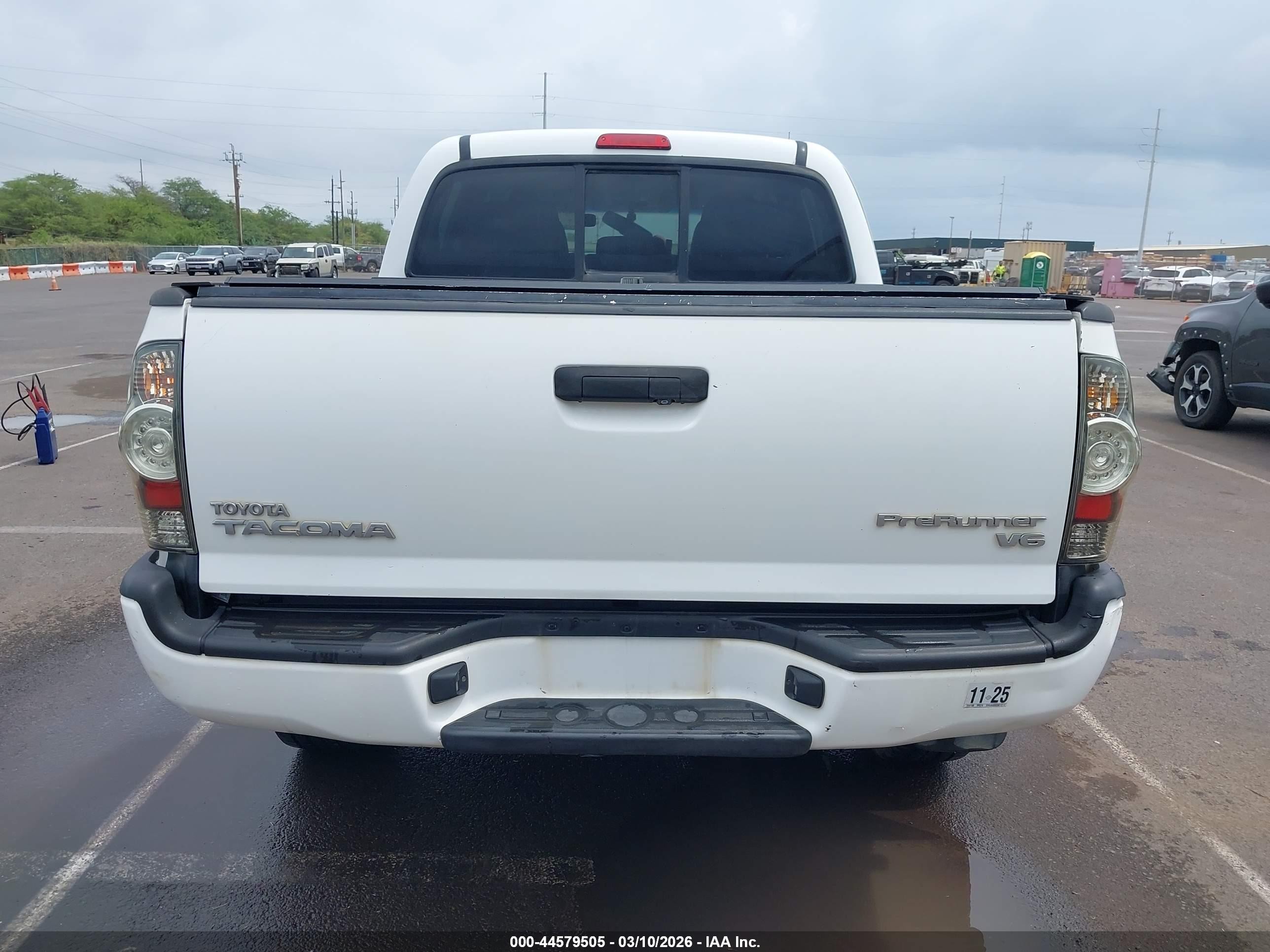 2011 Toyota Tacoma Prerunner V6 White vin: 3TMJU4GNXBM122141