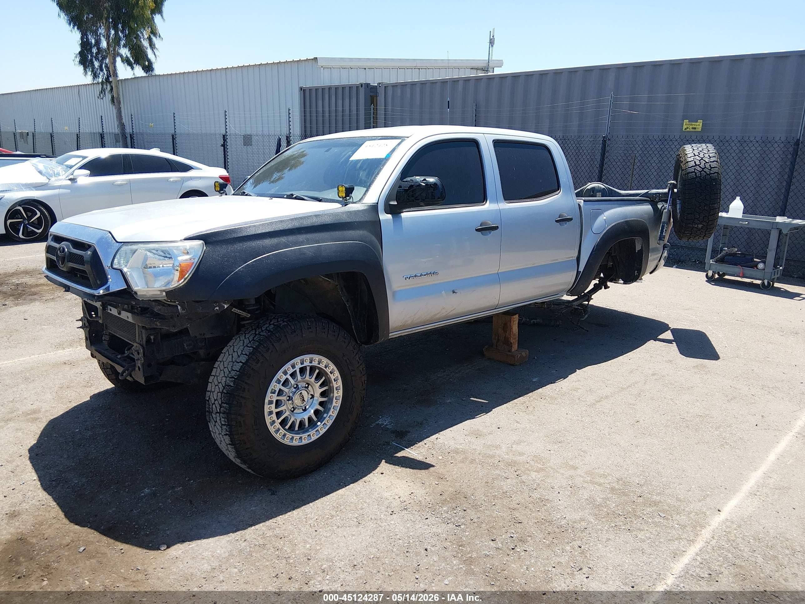 2013 Toyota Tacoma Prerunner V6 Silver vin: 3TMJU4GNXDM152811