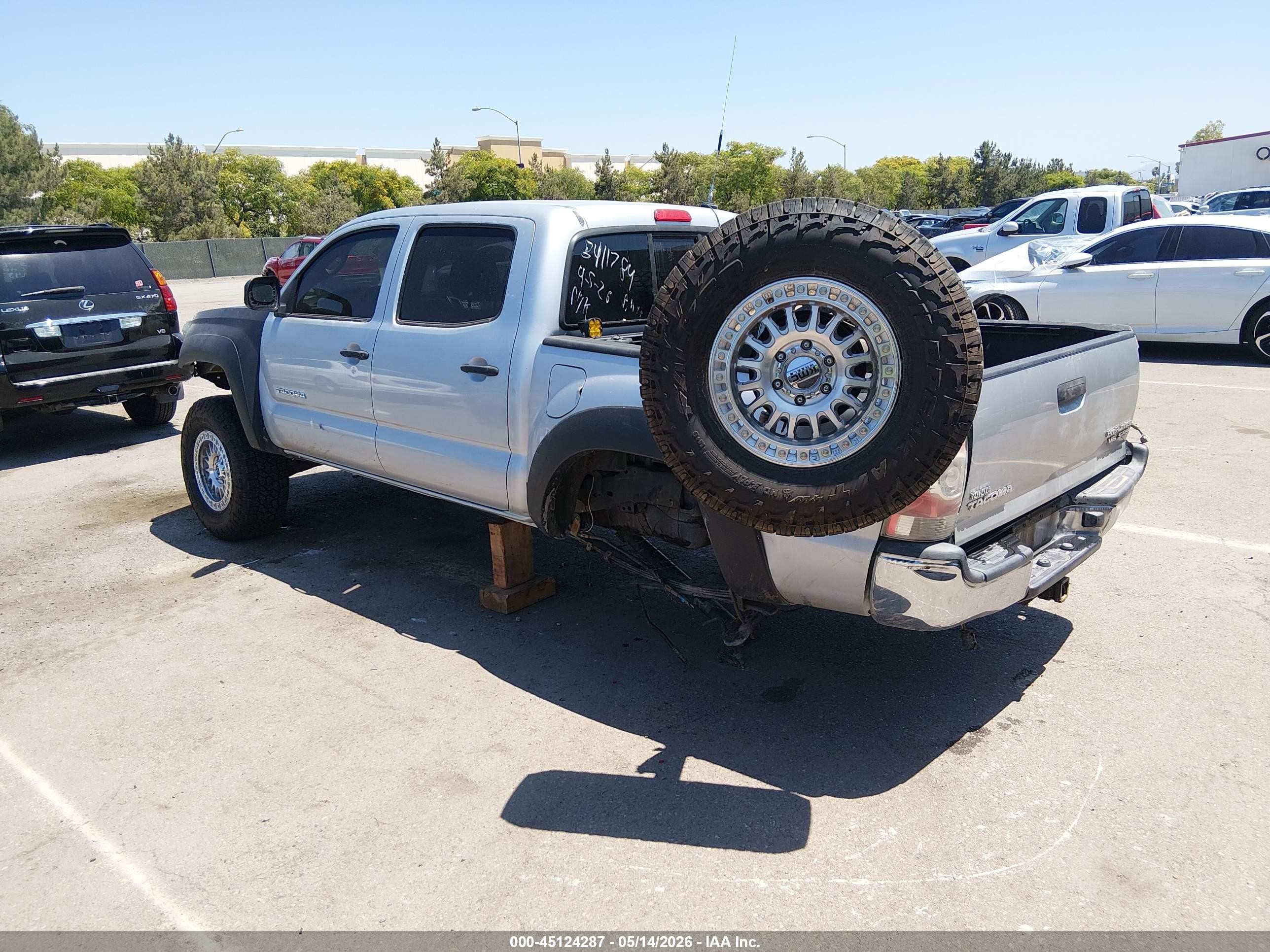 2013 Toyota Tacoma Prerunner V6 Silver vin: 3TMJU4GNXDM152811
