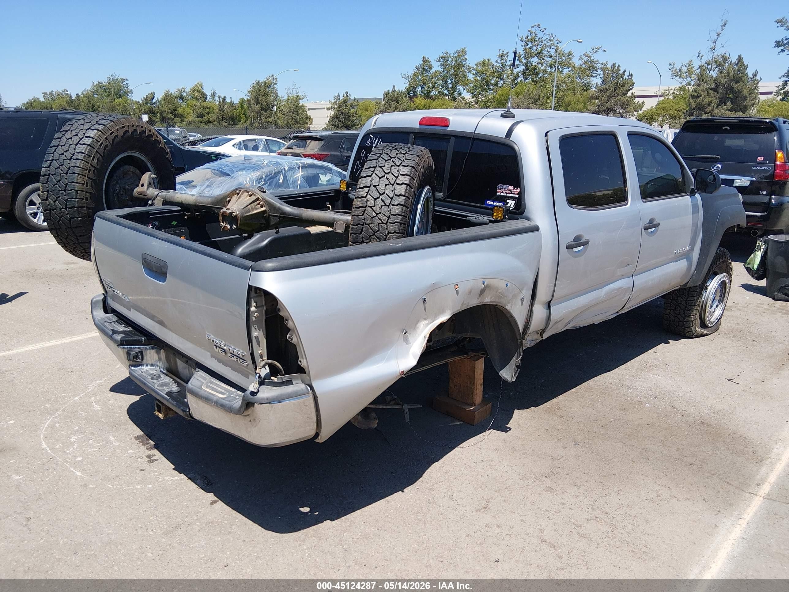 2013 Toyota Tacoma Prerunner V6 Silver vin: 3TMJU4GNXDM152811