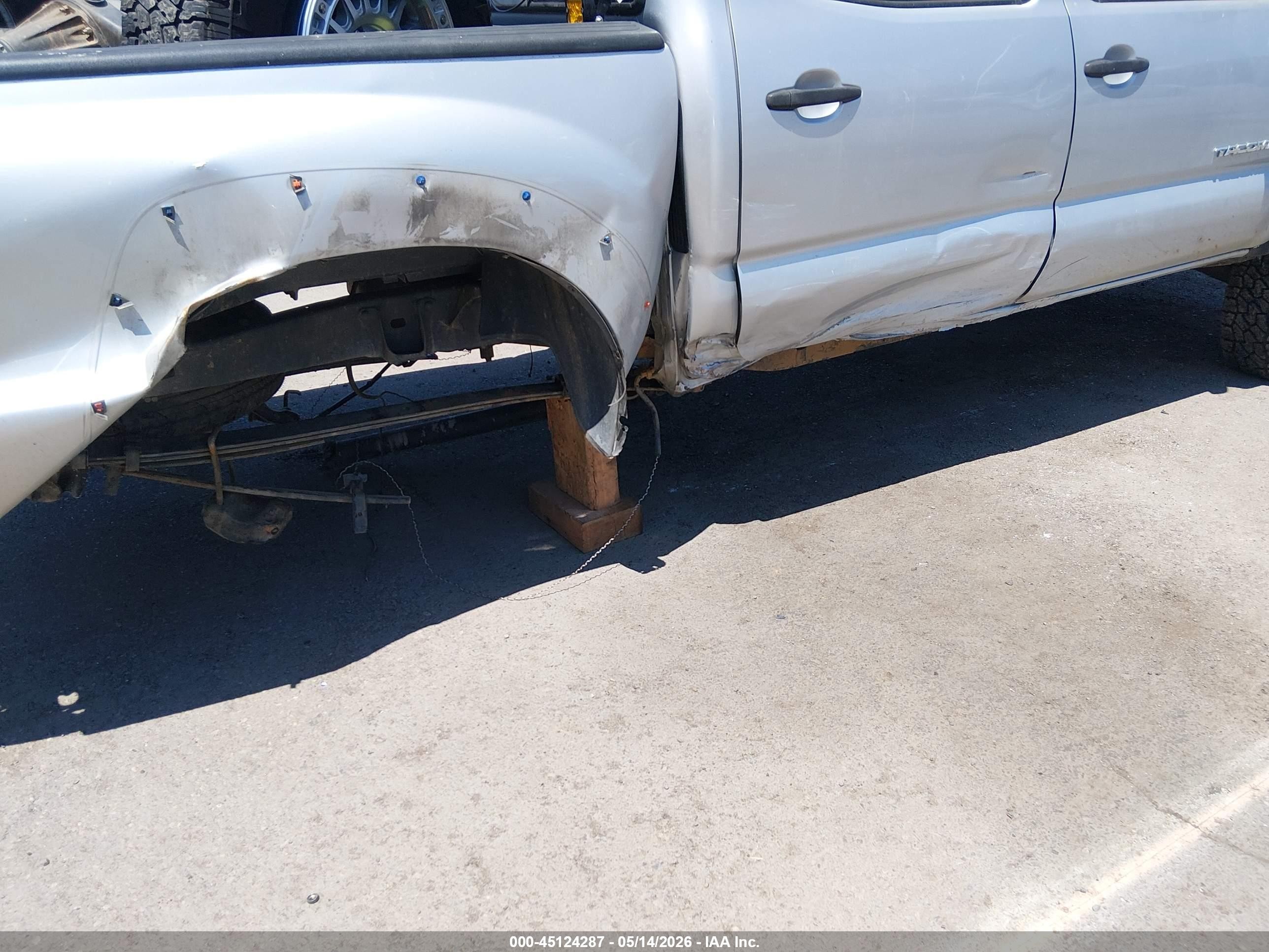 2013 Toyota Tacoma Prerunner V6 Silver vin: 3TMJU4GNXDM152811