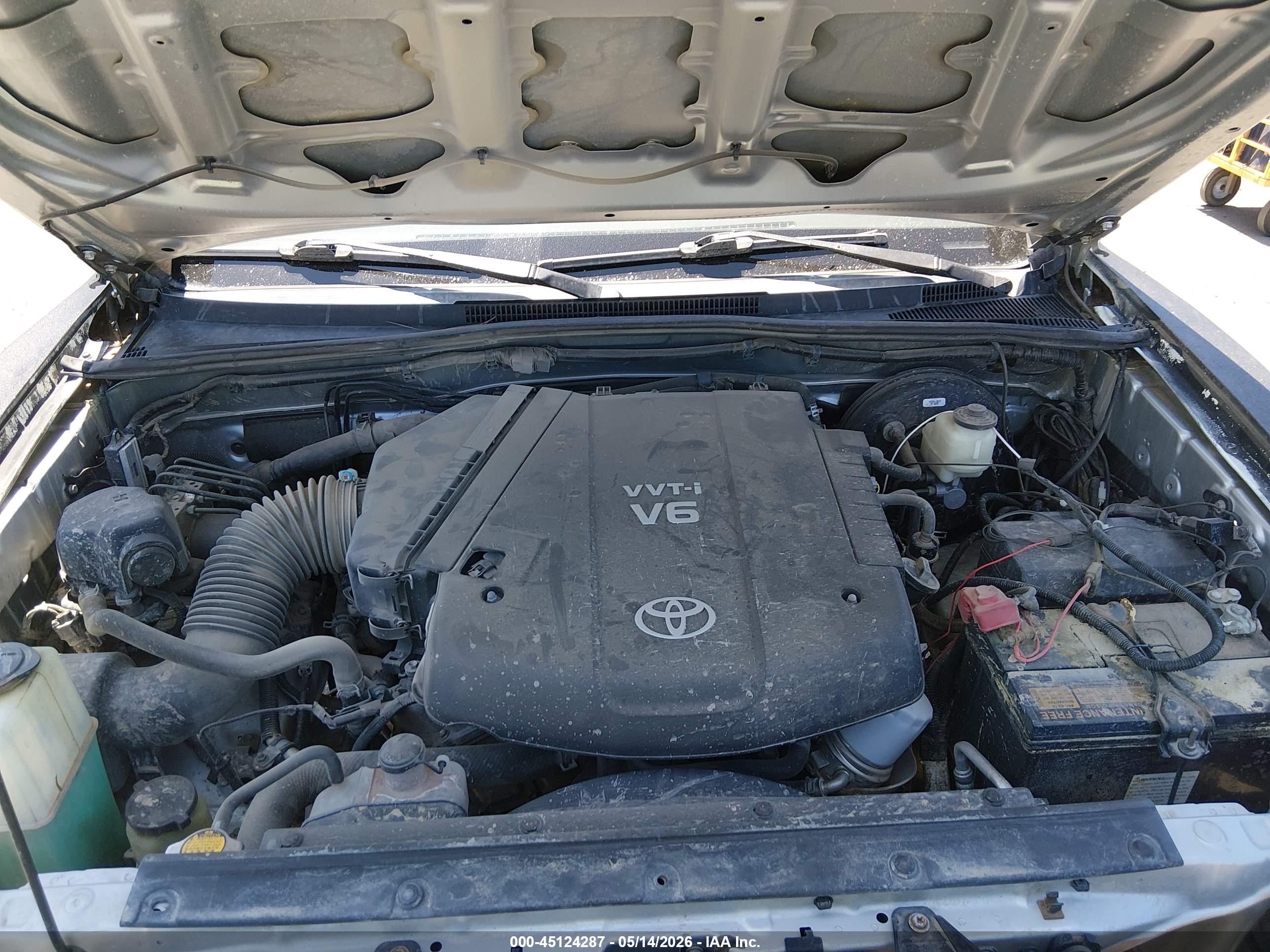 2013 Toyota Tacoma Prerunner V6 Silver vin: 3TMJU4GNXDM152811