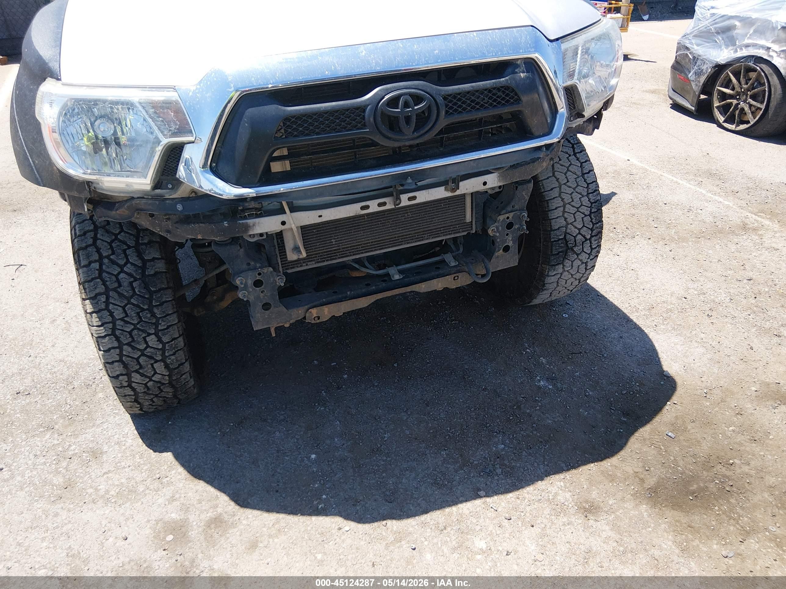 2013 Toyota Tacoma Prerunner V6 Silver vin: 3TMJU4GNXDM152811