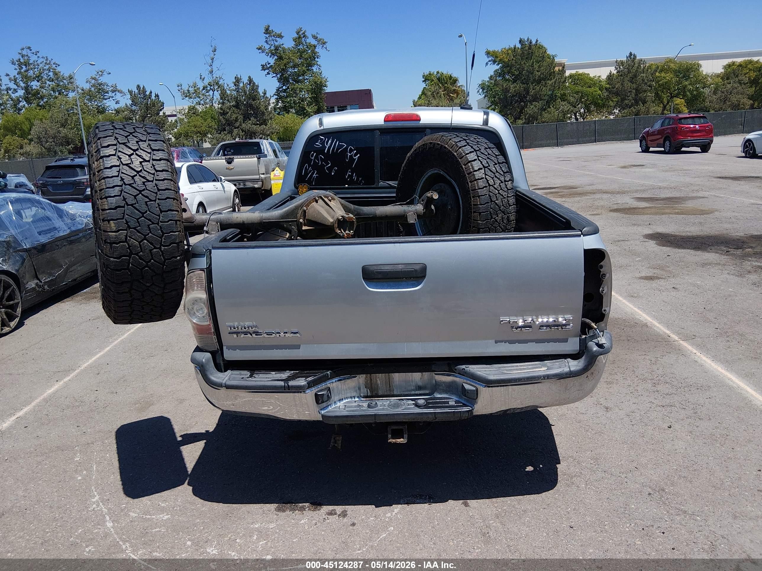 2013 Toyota Tacoma Prerunner V6 Silver vin: 3TMJU4GNXDM152811