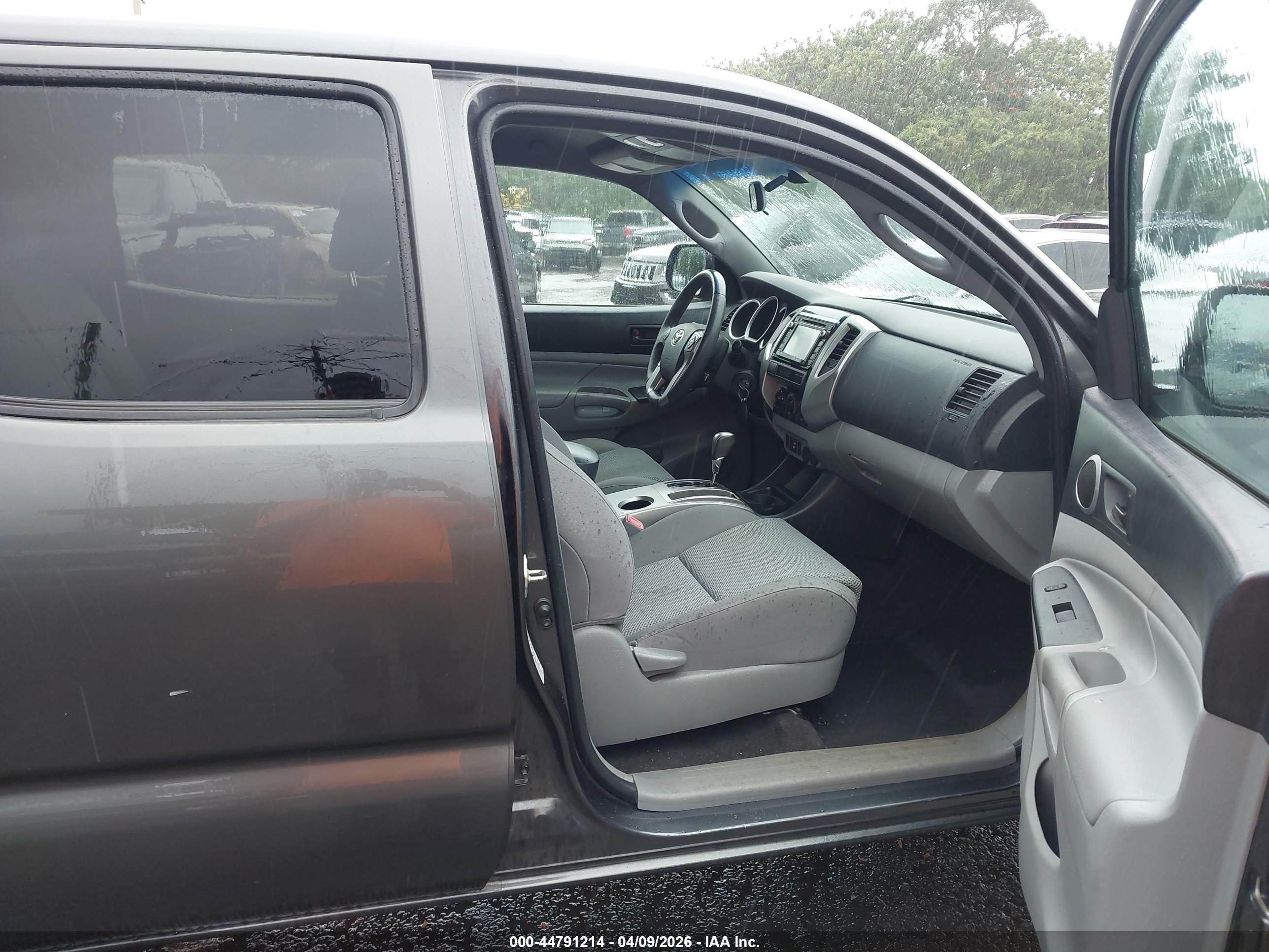 2014 Toyota Tacoma Prerunner V6 Gray vin: 3TMJU4GNXEM168881