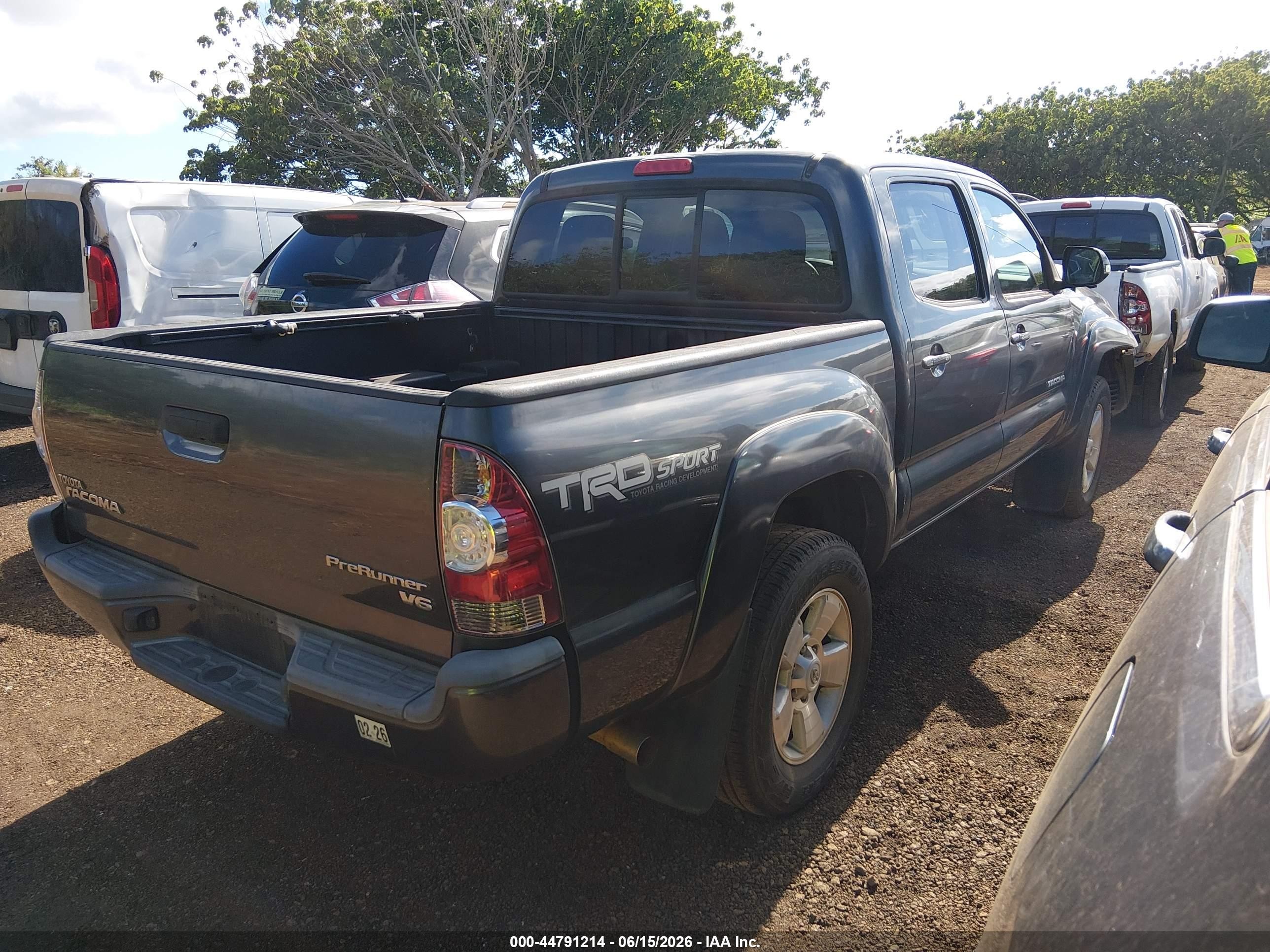 2014 Toyota Tacoma Prerunner V6 Gray vin: 3TMJU4GNXEM168881