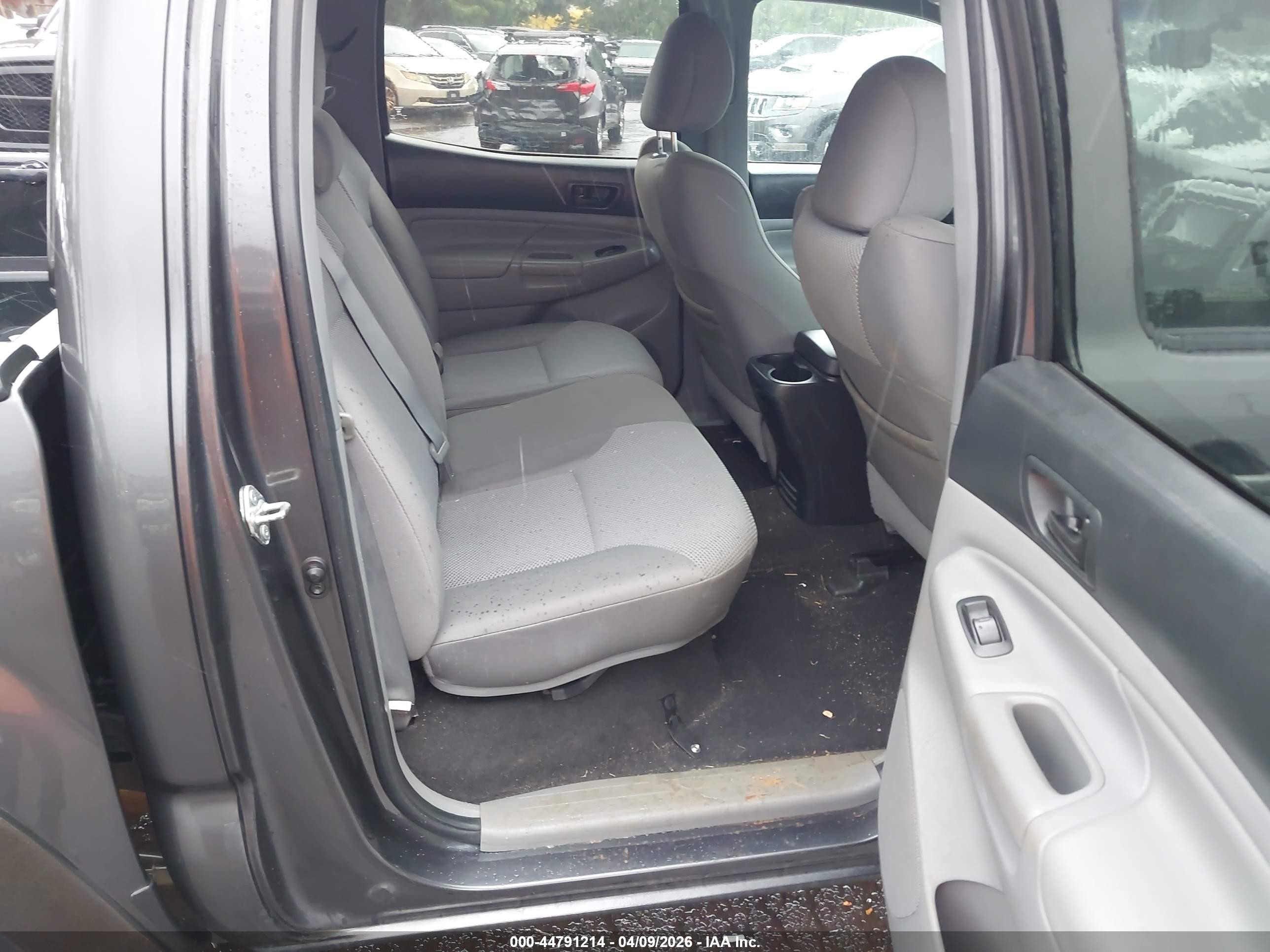 2014 Toyota Tacoma Prerunner V6 Gray vin: 3TMJU4GNXEM168881