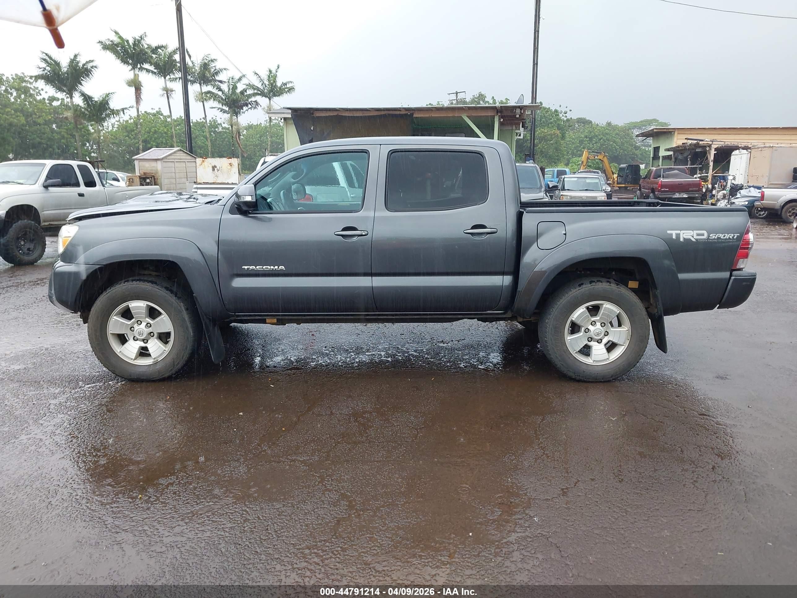 2014 Toyota Tacoma Prerunner V6 Gray vin: 3TMJU4GNXEM168881