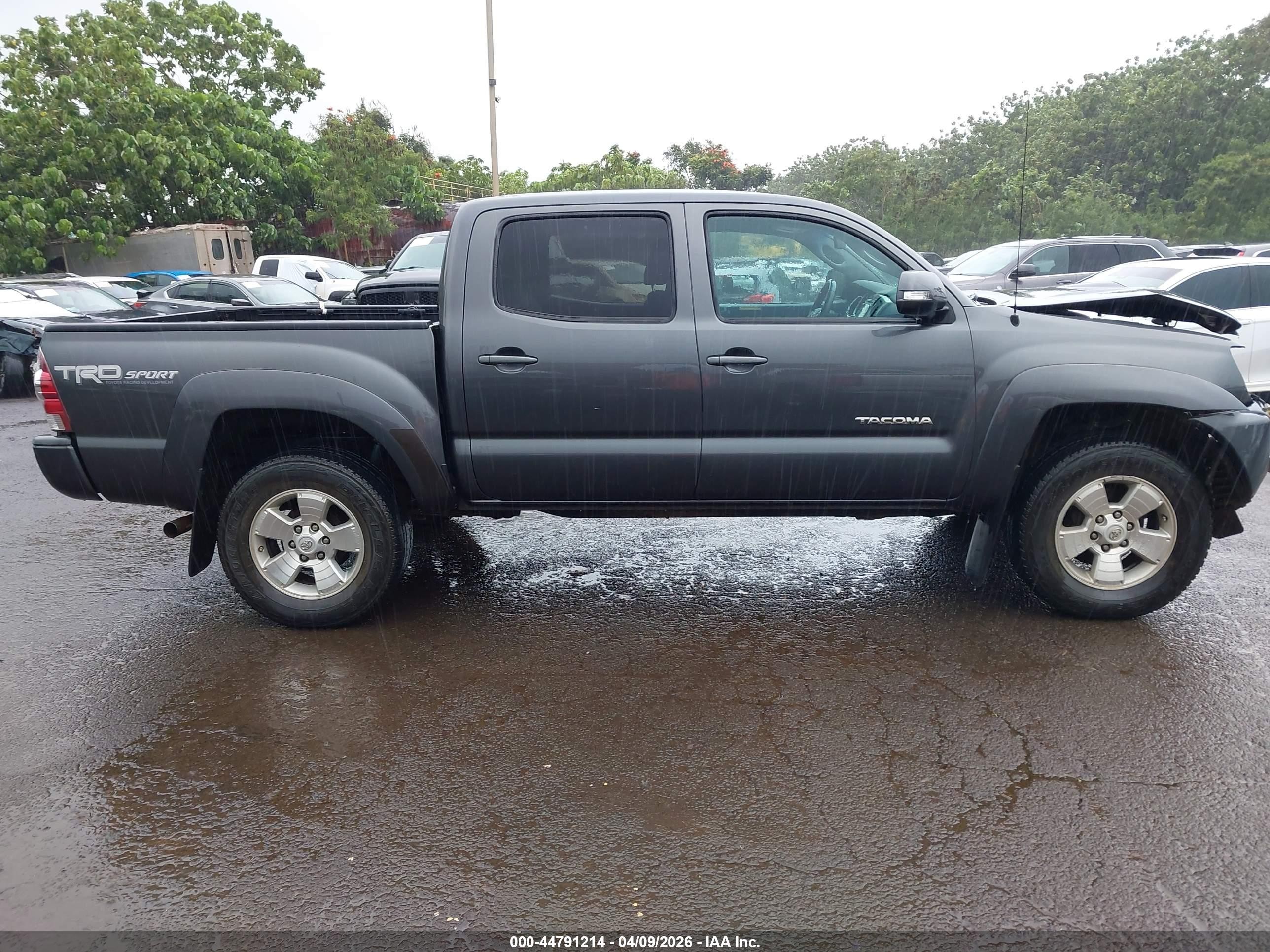 2014 Toyota Tacoma Prerunner V6 Gray vin: 3TMJU4GNXEM168881