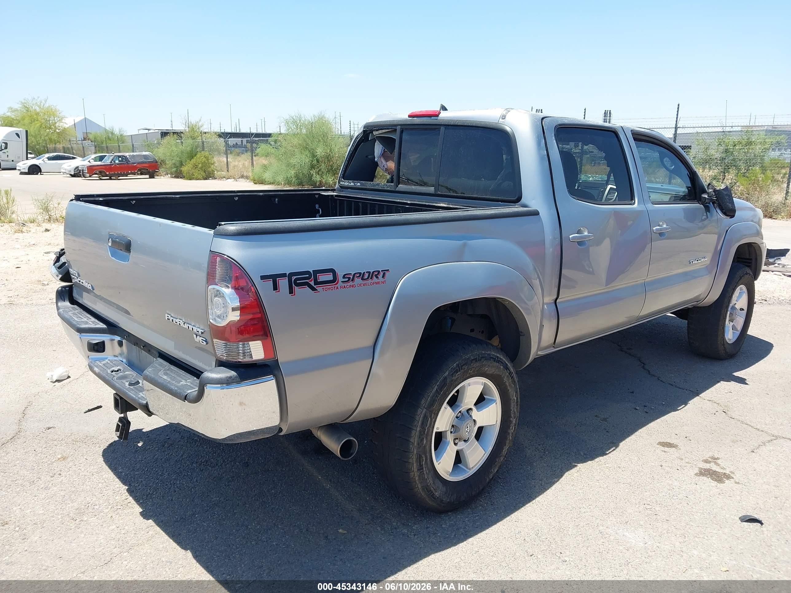2014 Toyota Tacoma Prerunner V6 Silver vin: 3TMJU4GNXEM170985