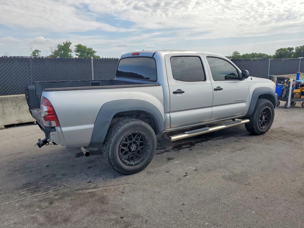 2009 Toyota Tacoma Double Cab Prerunner Silver vin: 3TMJU62N09M082746