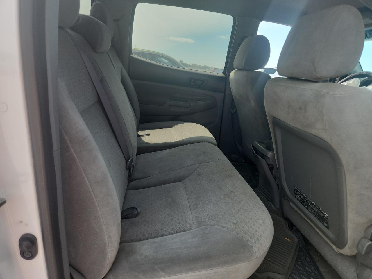 2008 Toyota Tacoma White vin: 3TMJU62N18M060821