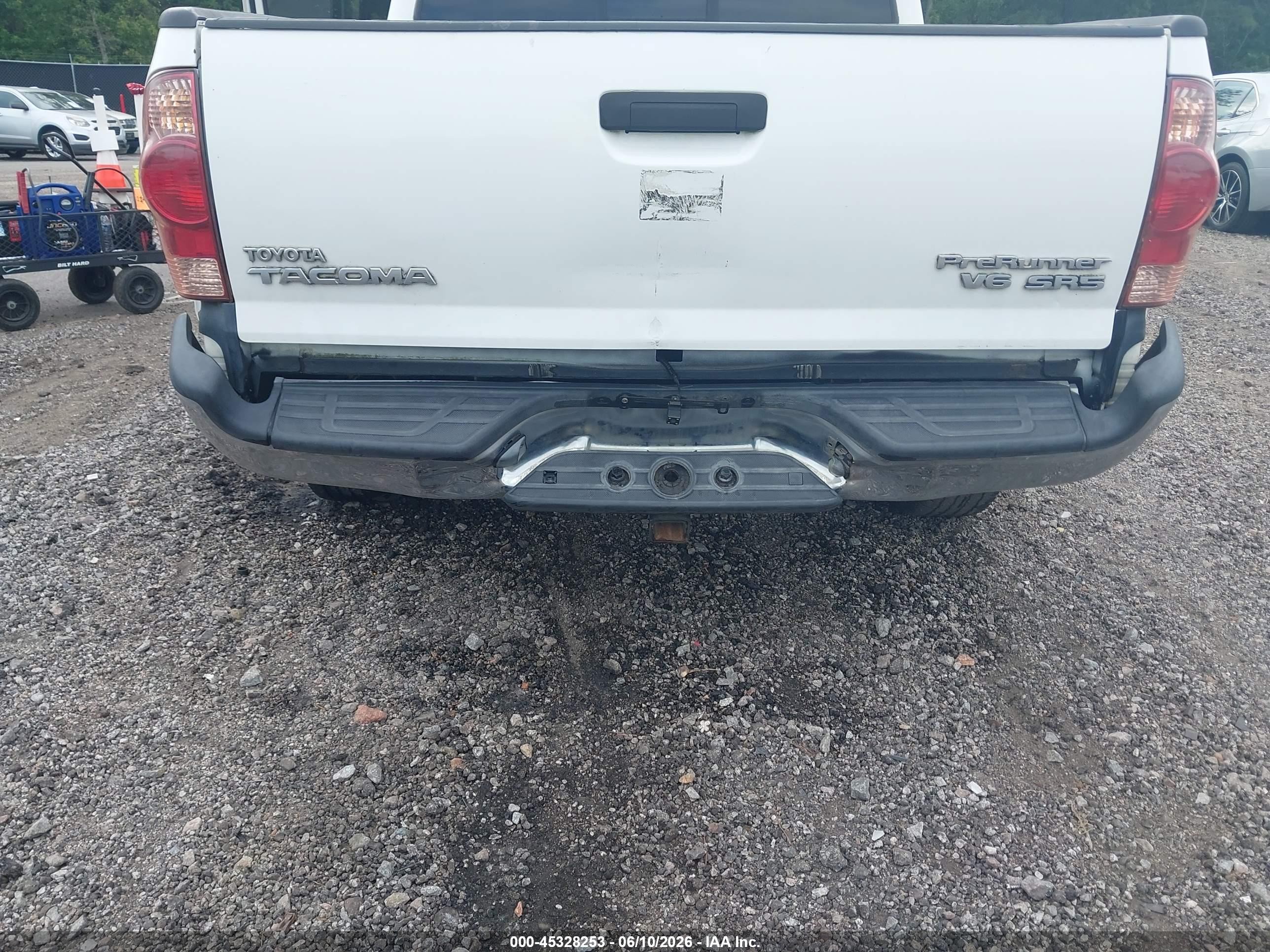 2006 Toyota Tacoma Prerunner V6 White vin: 3TMJU62N26M028182
