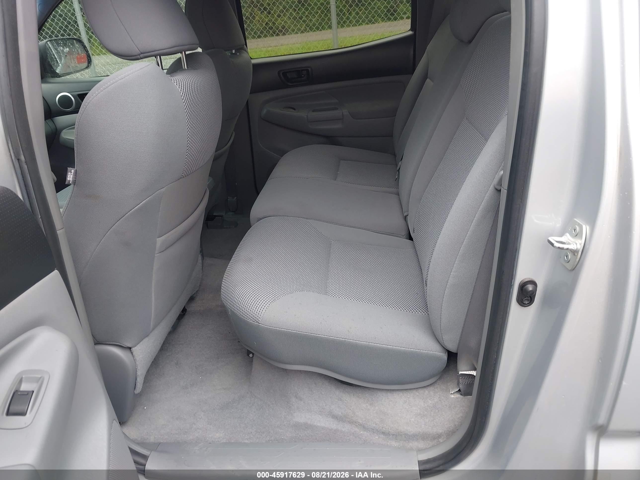 2009 Toyota Tacoma Prerunner V6 Silver vin: 3TMJU62N29M091822