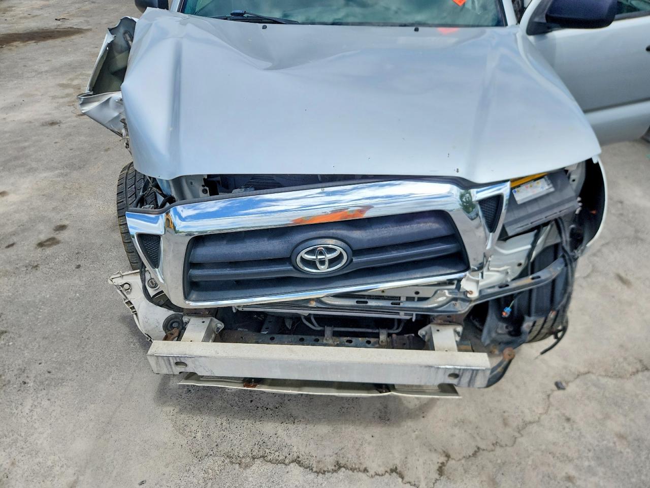 2005 Toyota Tacoma Double Cab Prerunner Silver vin: 3TMJU62N45M006179
