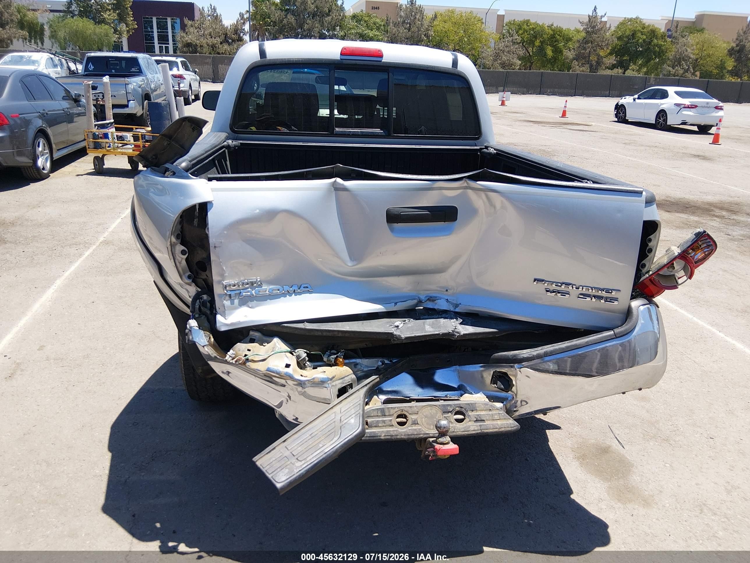 2008 Toyota Tacoma Prerunner V6 Silver vin: 3TMJU62N48M066757