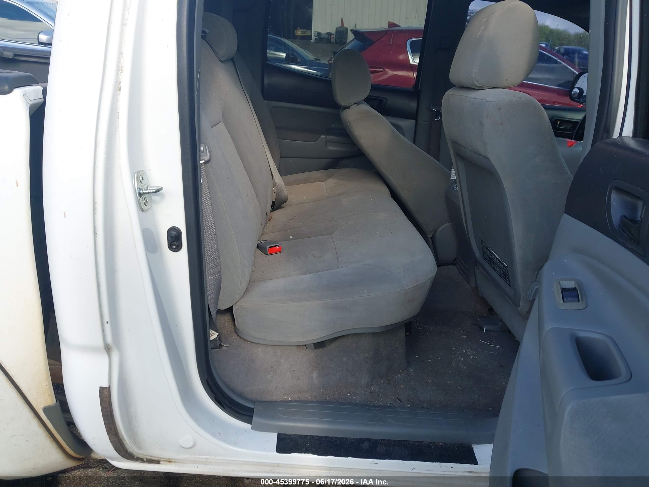 2006 Toyota Tacoma Prerunner V6 White vin: 3TMJU62N56M027835
