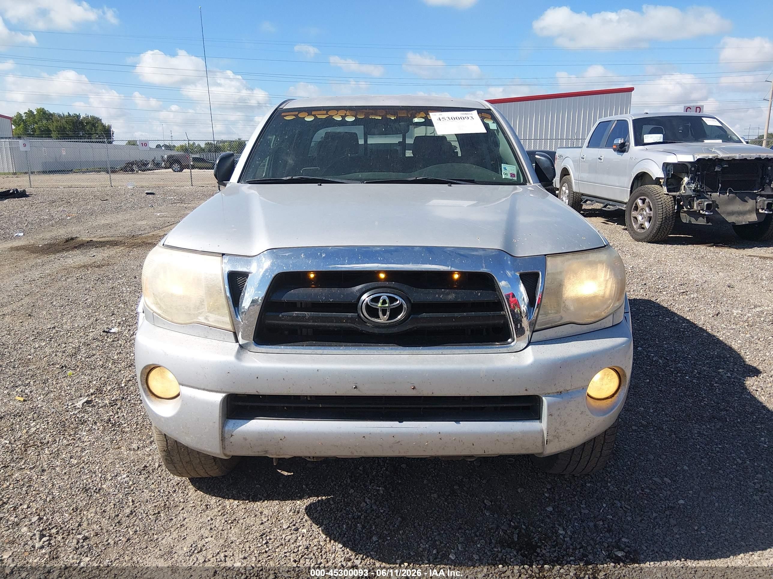 2008 Toyota Tacoma Prerunner V6 Silver vin: 3TMJU62N78M070642
