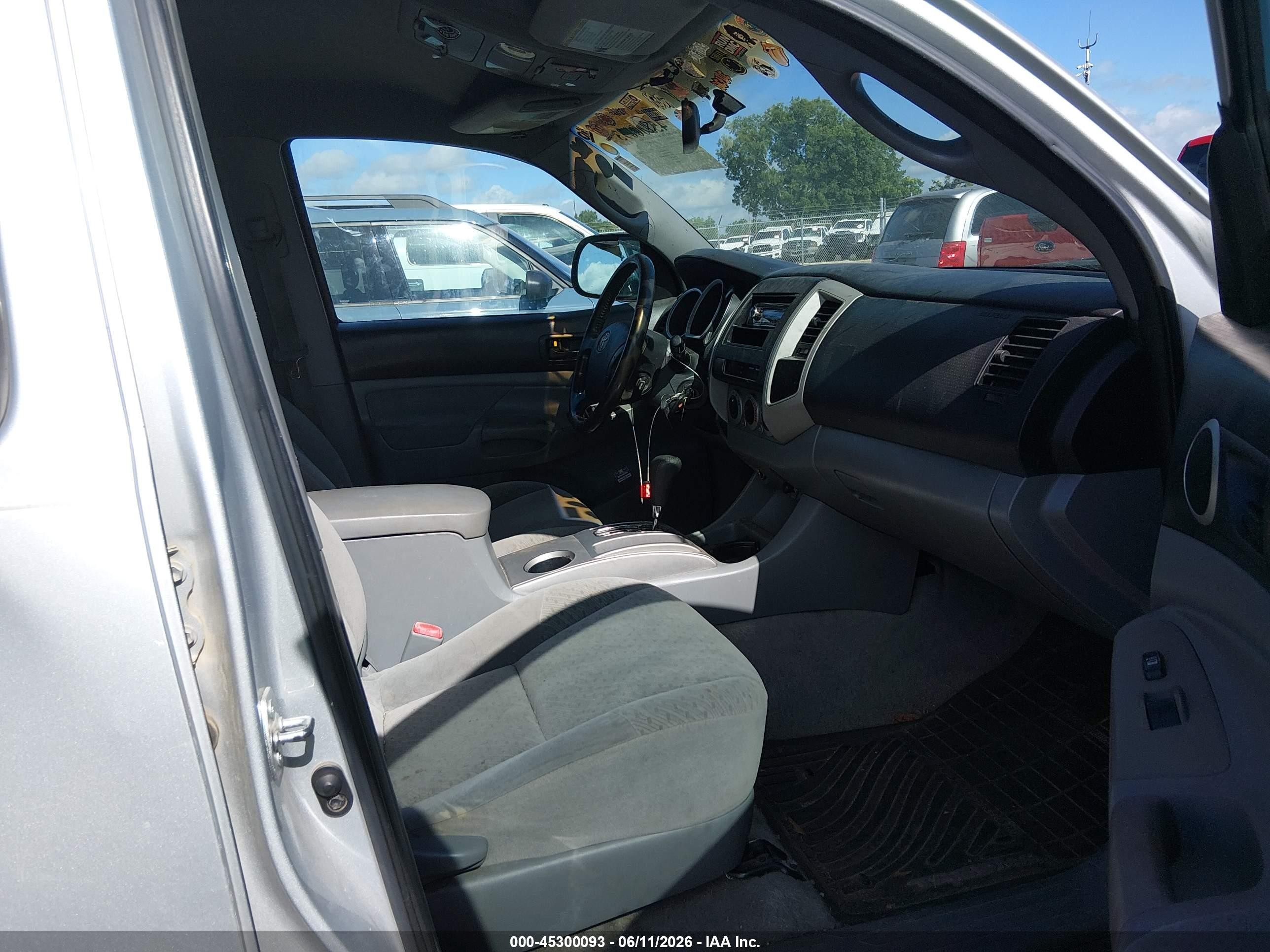 2008 Toyota Tacoma Prerunner V6 Silver vin: 3TMJU62N78M070642