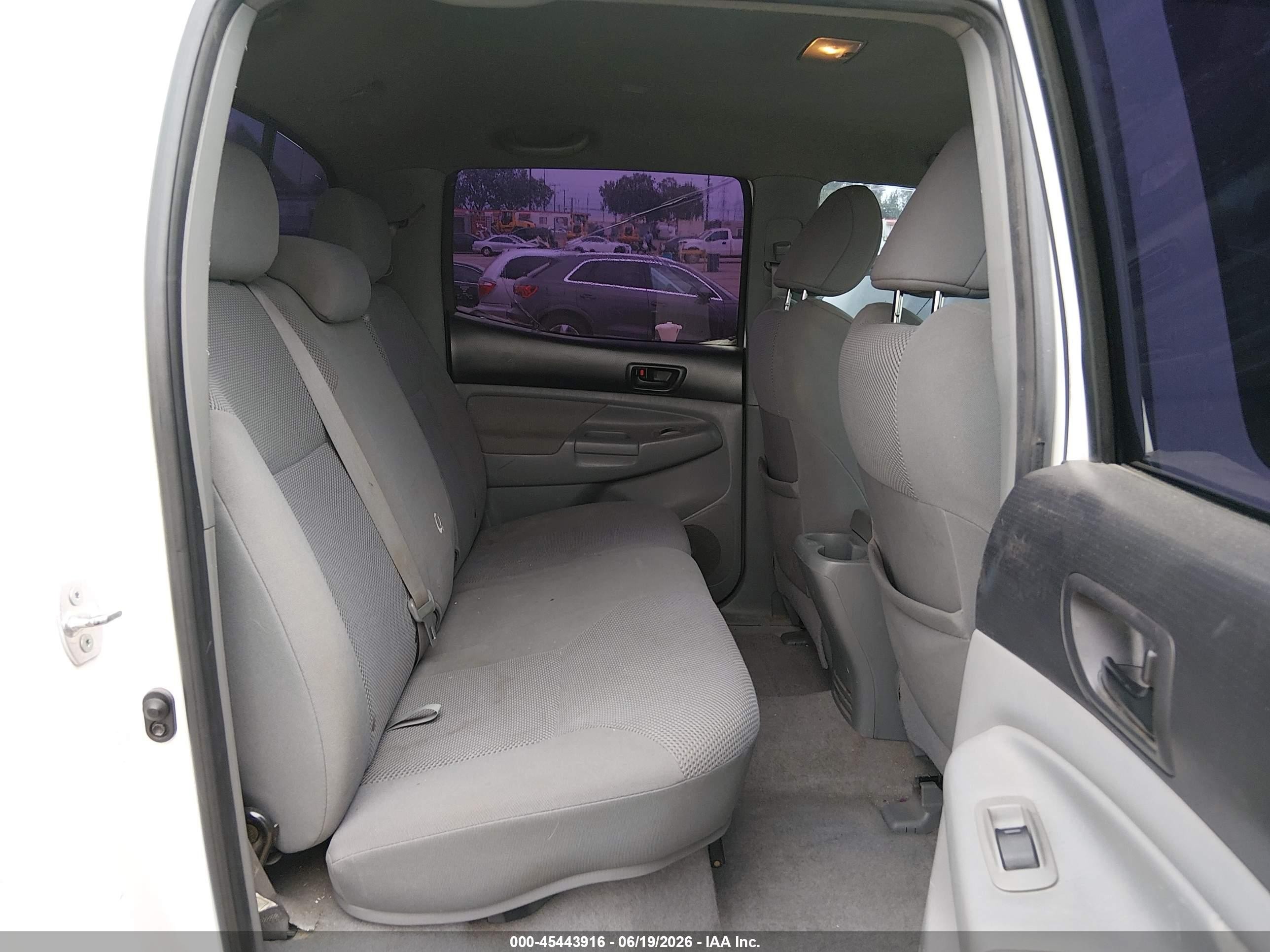 2009 Toyota Tacoma Prerunner V6 White vin: 3TMJU62N79M090858