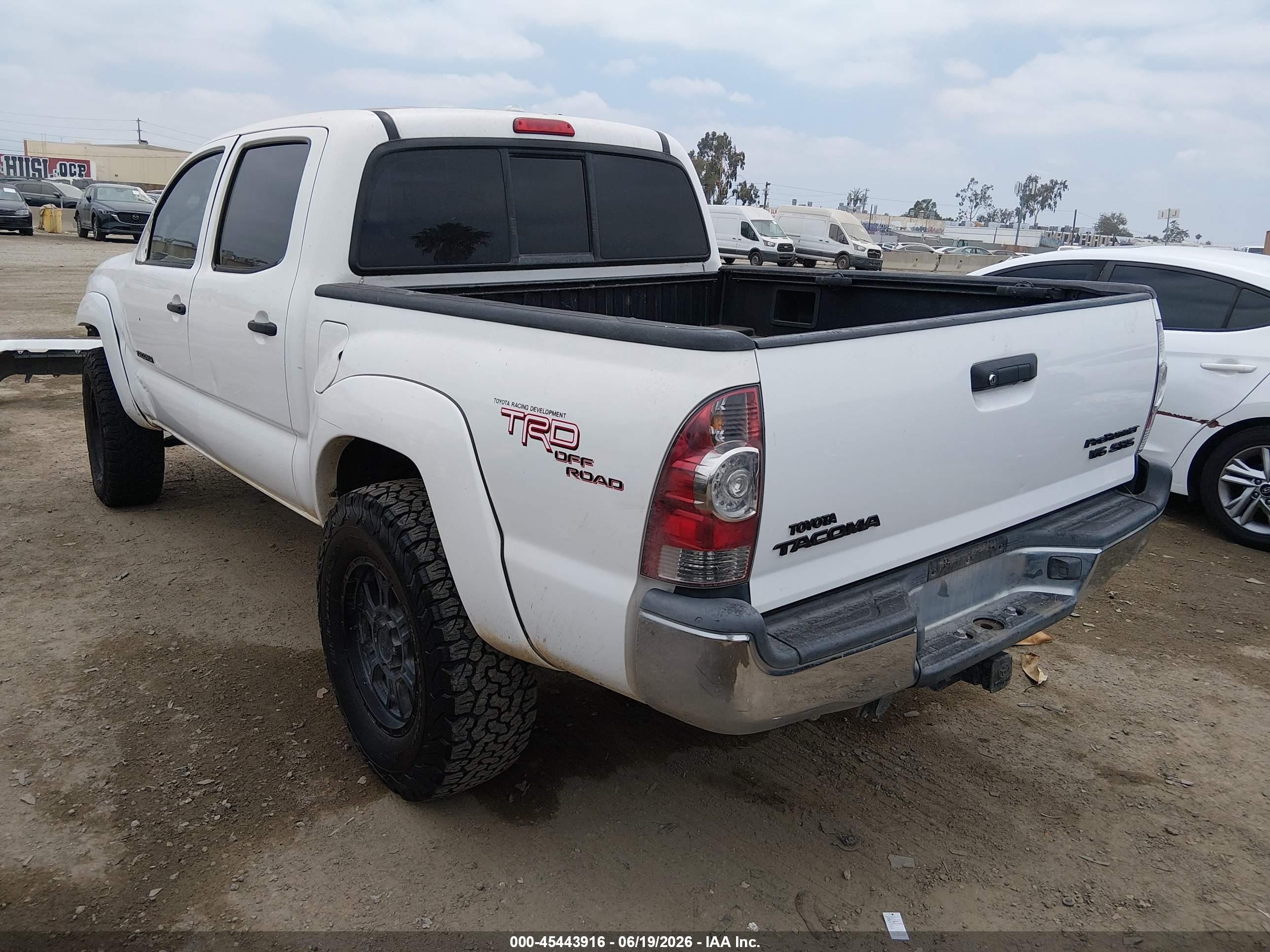 2009 Toyota Tacoma Prerunner V6 White vin: 3TMJU62N79M090858