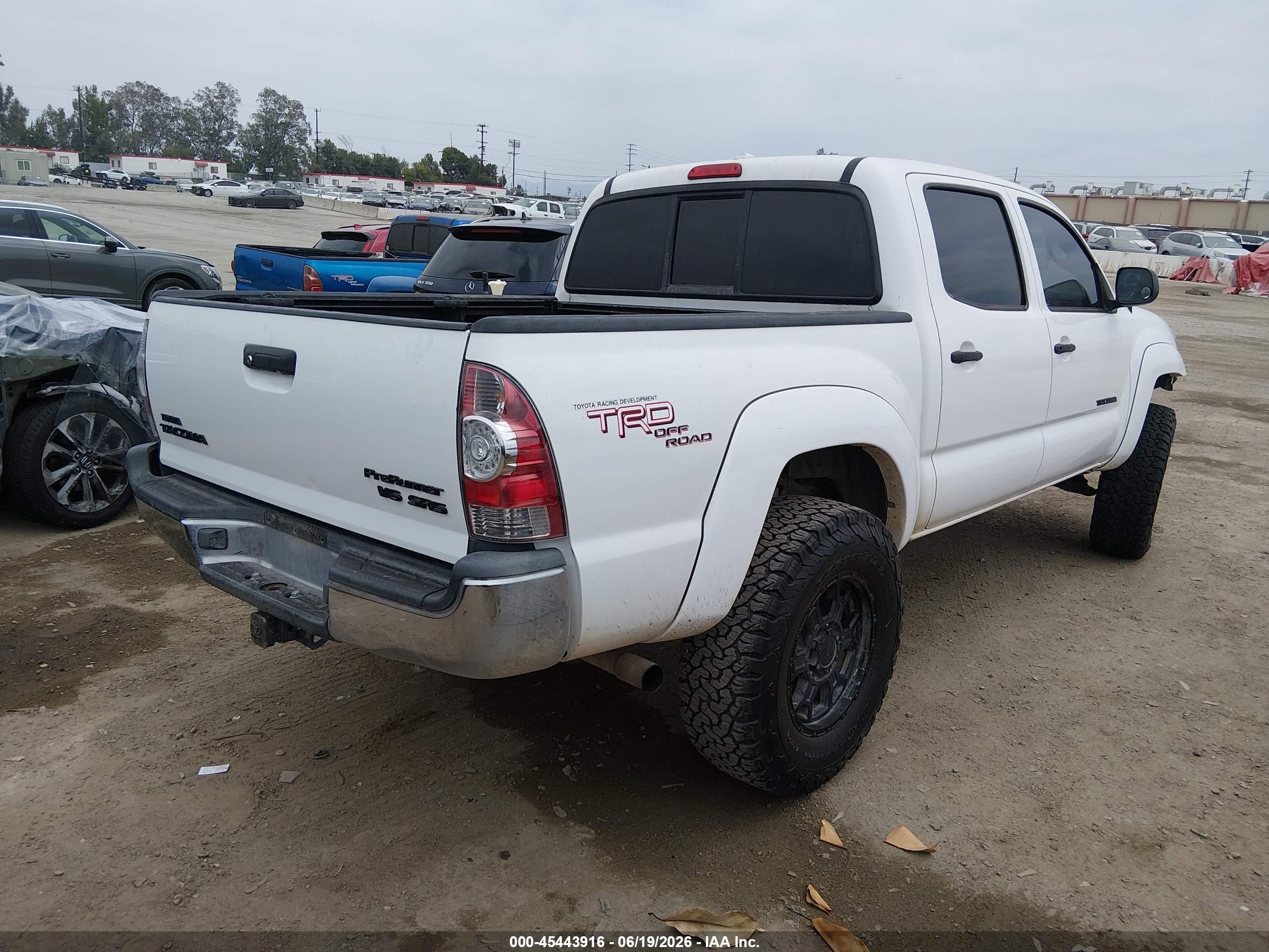 2009 Toyota Tacoma Prerunner V6 White vin: 3TMJU62N79M090858