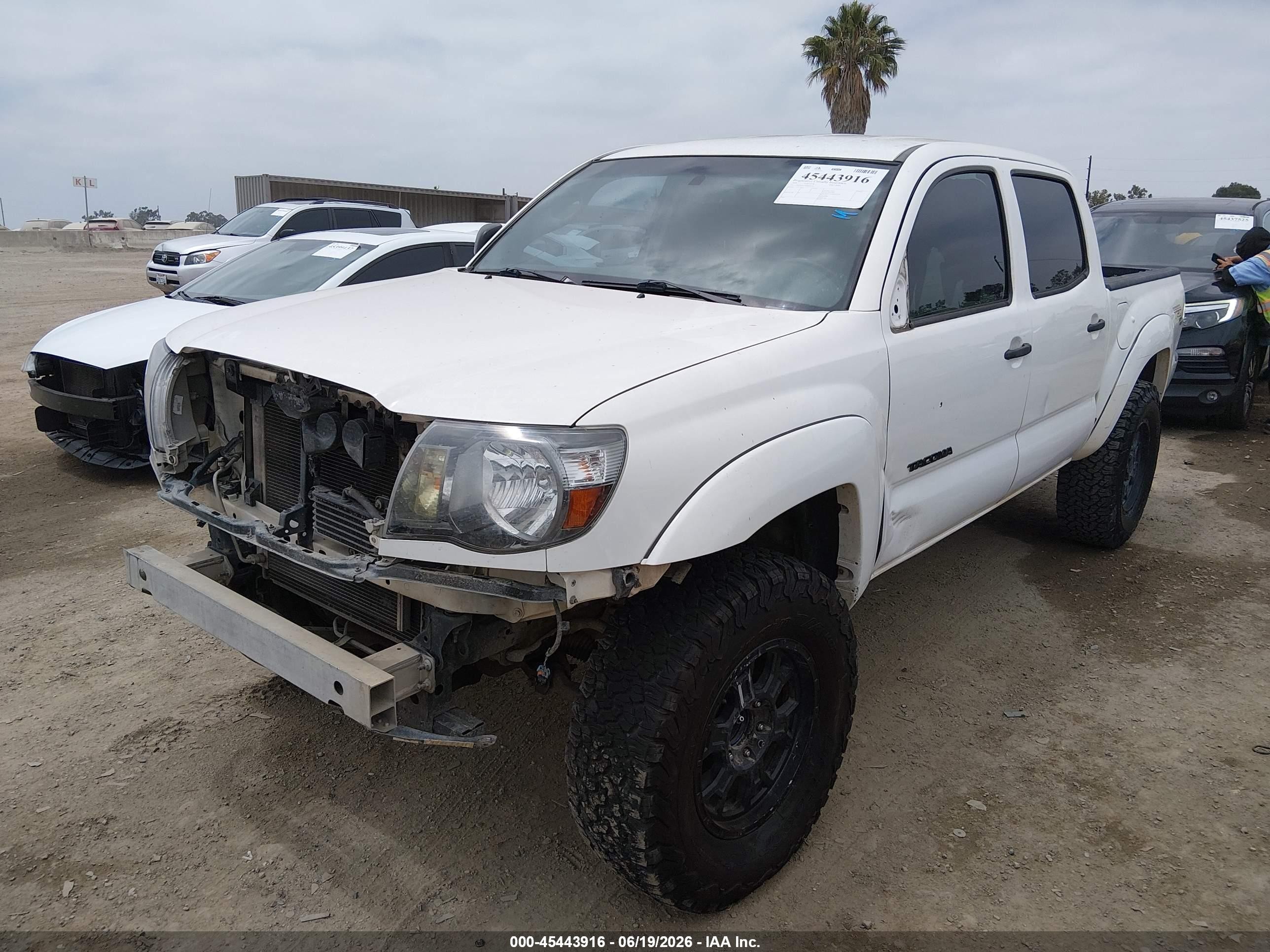 2009 Toyota Tacoma Prerunner V6 White vin: 3TMJU62N79M090858