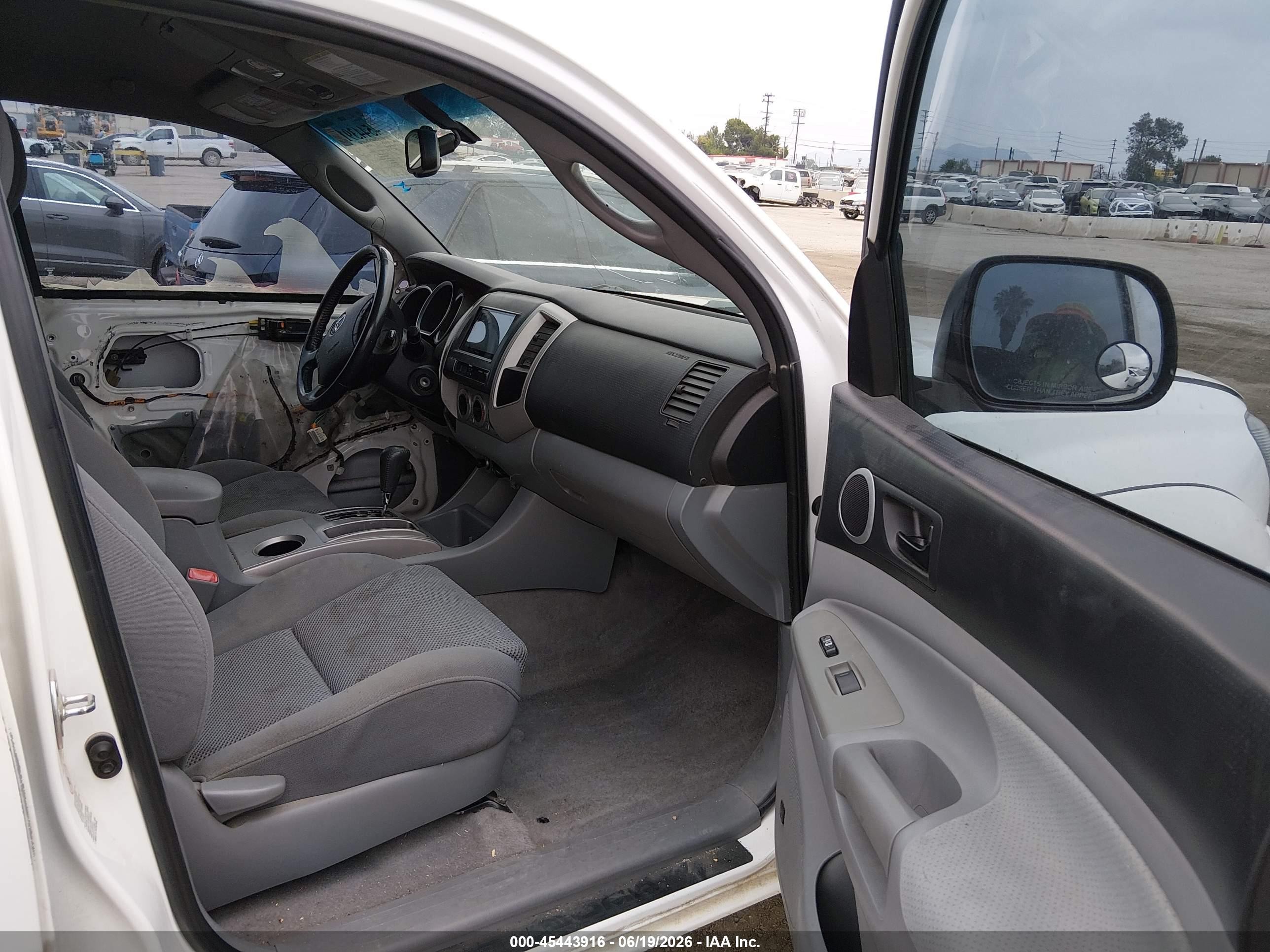 2009 Toyota Tacoma Prerunner V6 White vin: 3TMJU62N79M090858
