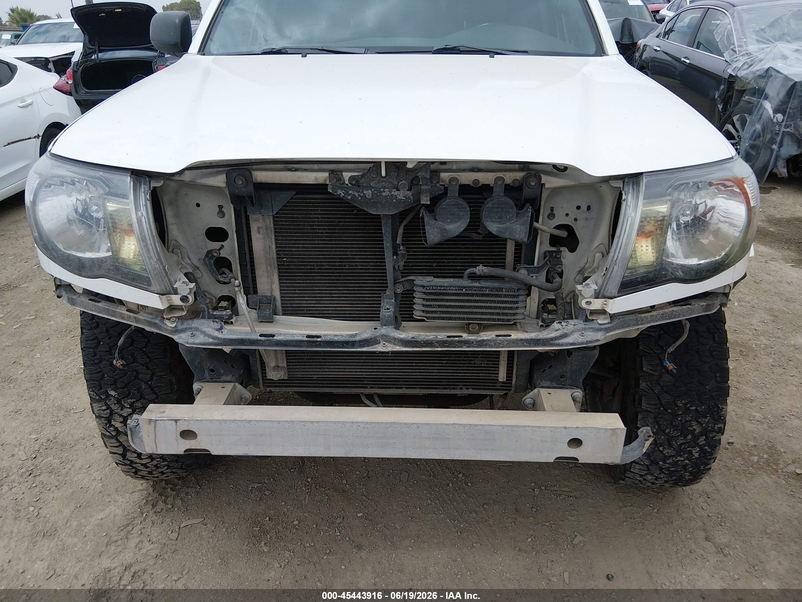 2009 Toyota Tacoma Prerunner V6 White vin: 3TMJU62N79M090858