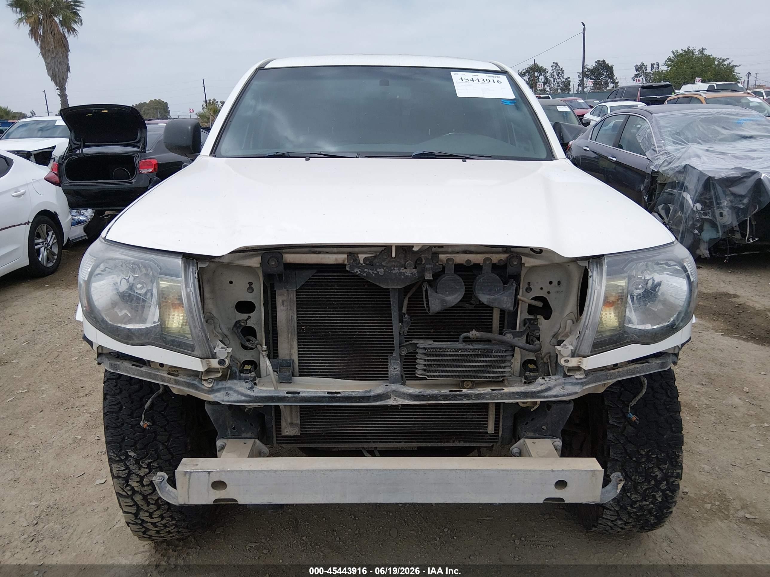 2009 Toyota Tacoma Prerunner V6 White vin: 3TMJU62N79M090858