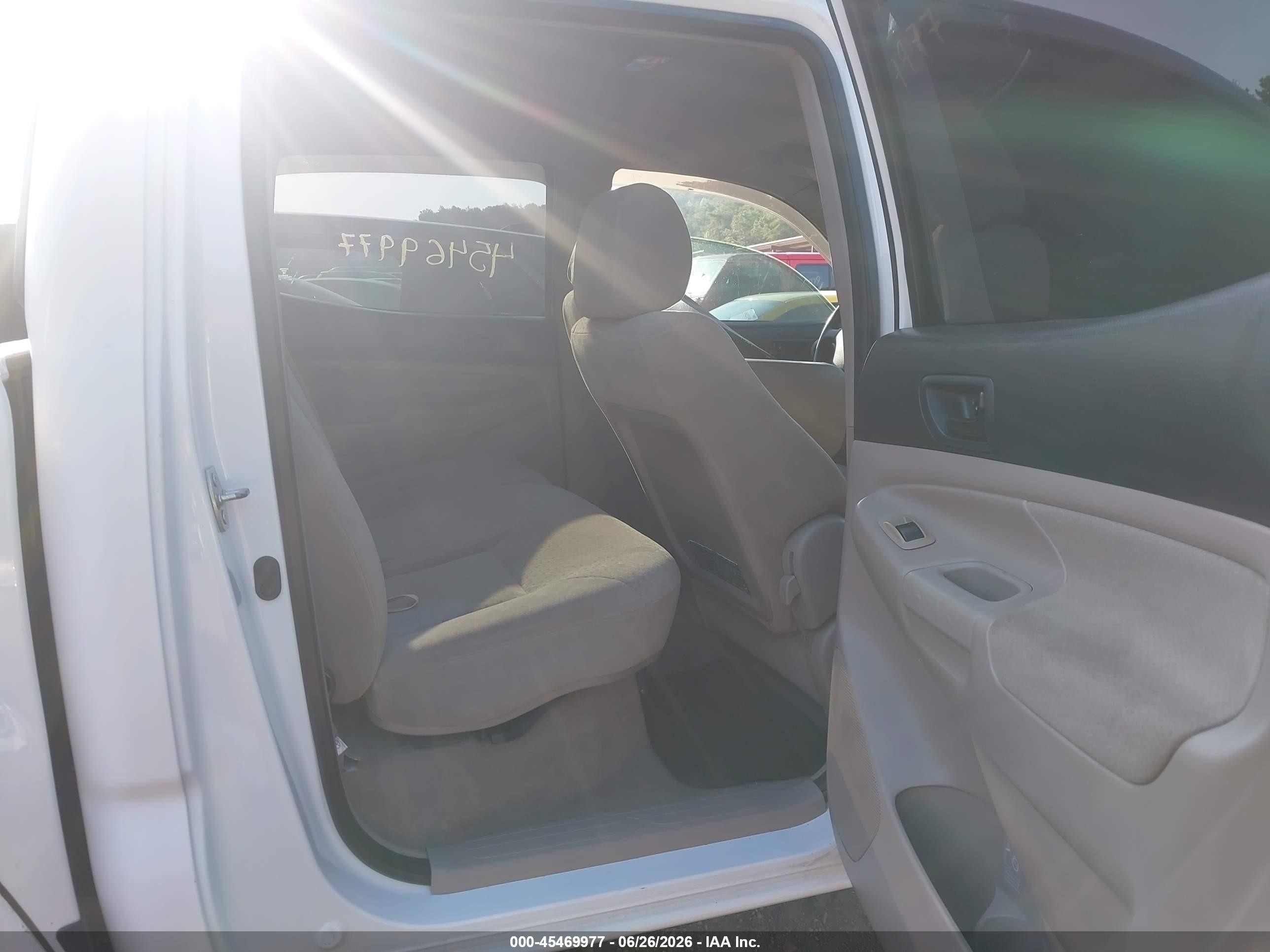 2008 Toyota Tacoma Prerunner V6 Белый vin: 3TMJU62N88M050576